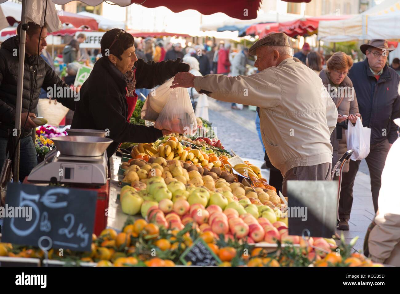 Marché le samedi, Beaune, bourgogne, france. Banque D'Images