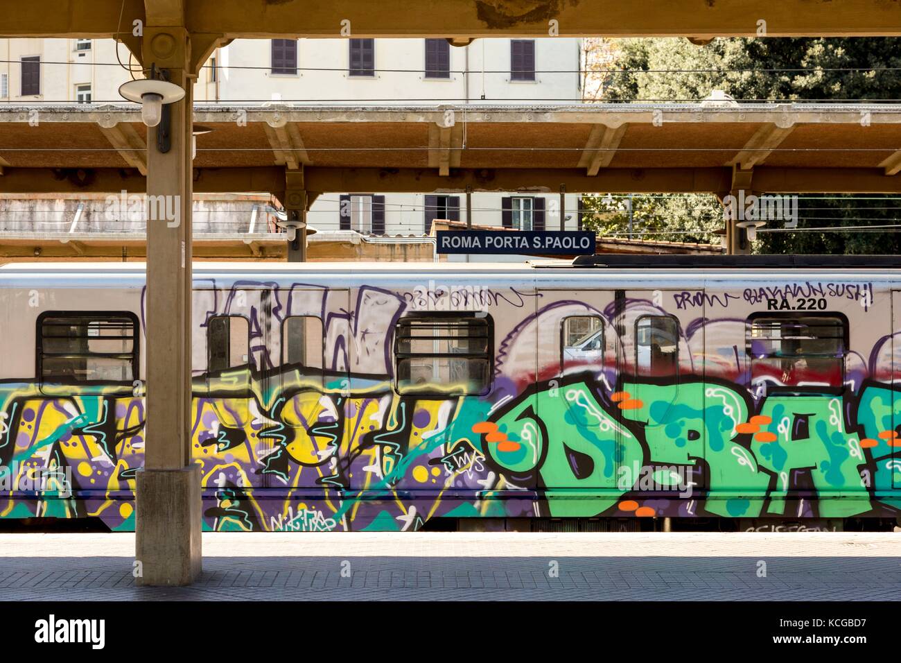 Les Roms de la gare de Porta S. Paolo, Rome, Italie. Banque D'Images