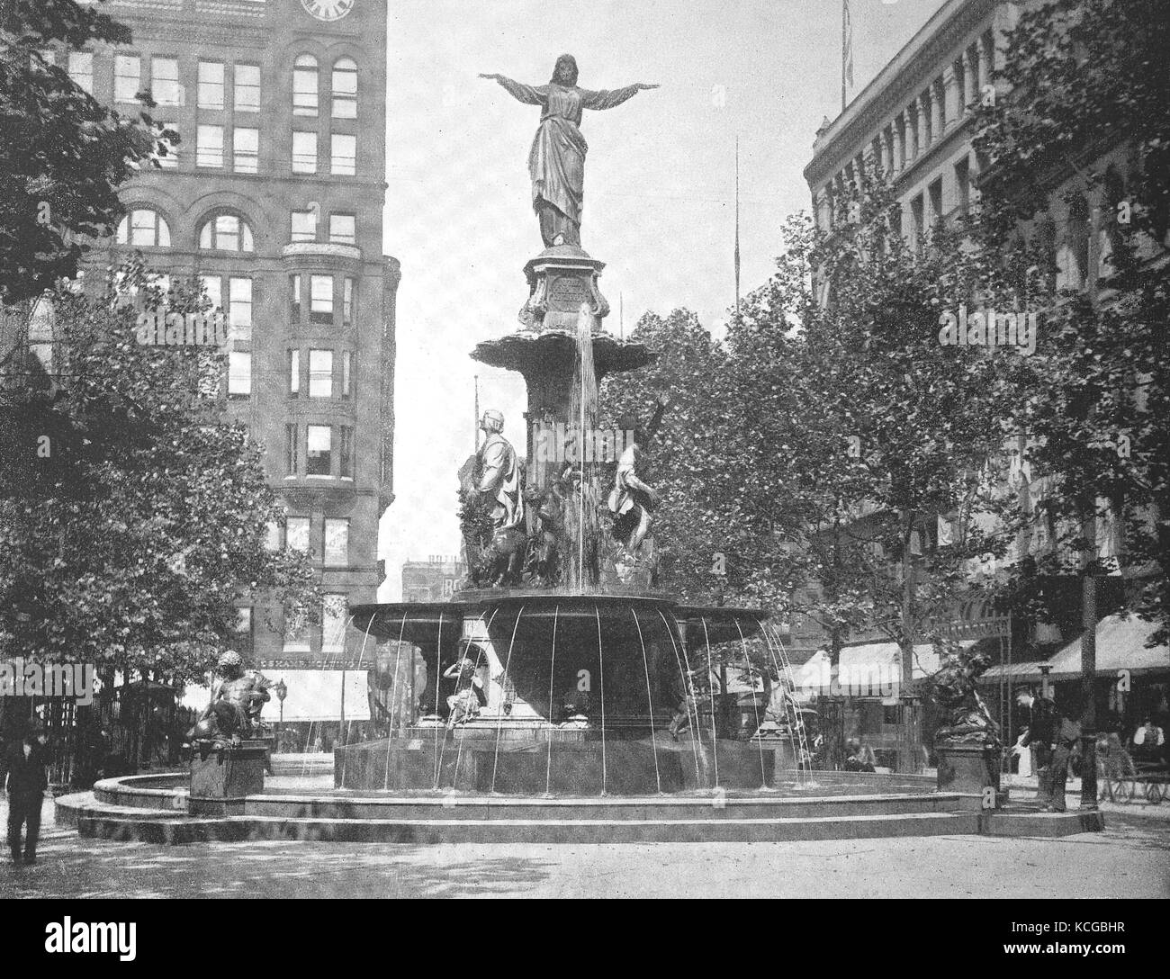 États-unis d'Amérique, Ohio State, la Fontaine à la place de la fontaine à Cincinnati, l'amélioration numérique reproduction d'une photo historique de l'année 1899 (estimé) Banque D'Images