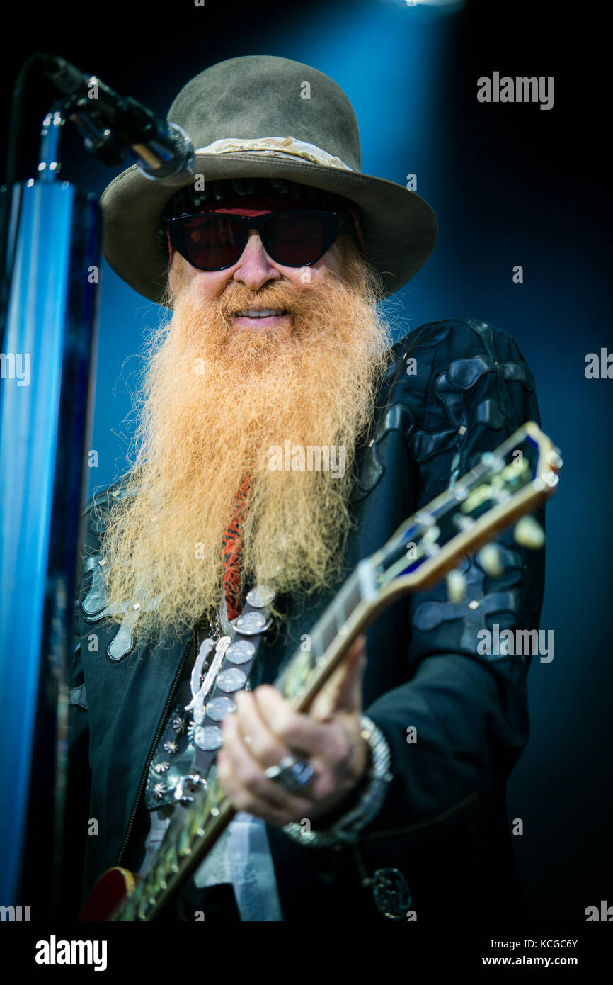 Le groupe de rock américain ZZ Top joue un concert au festival de musique norvégien Bergenfest 2014. Ici, le guitariste et chanteur Billy Gibbons est des images en direct sur scène. Norvège, 11/06 2014. Banque D'Images