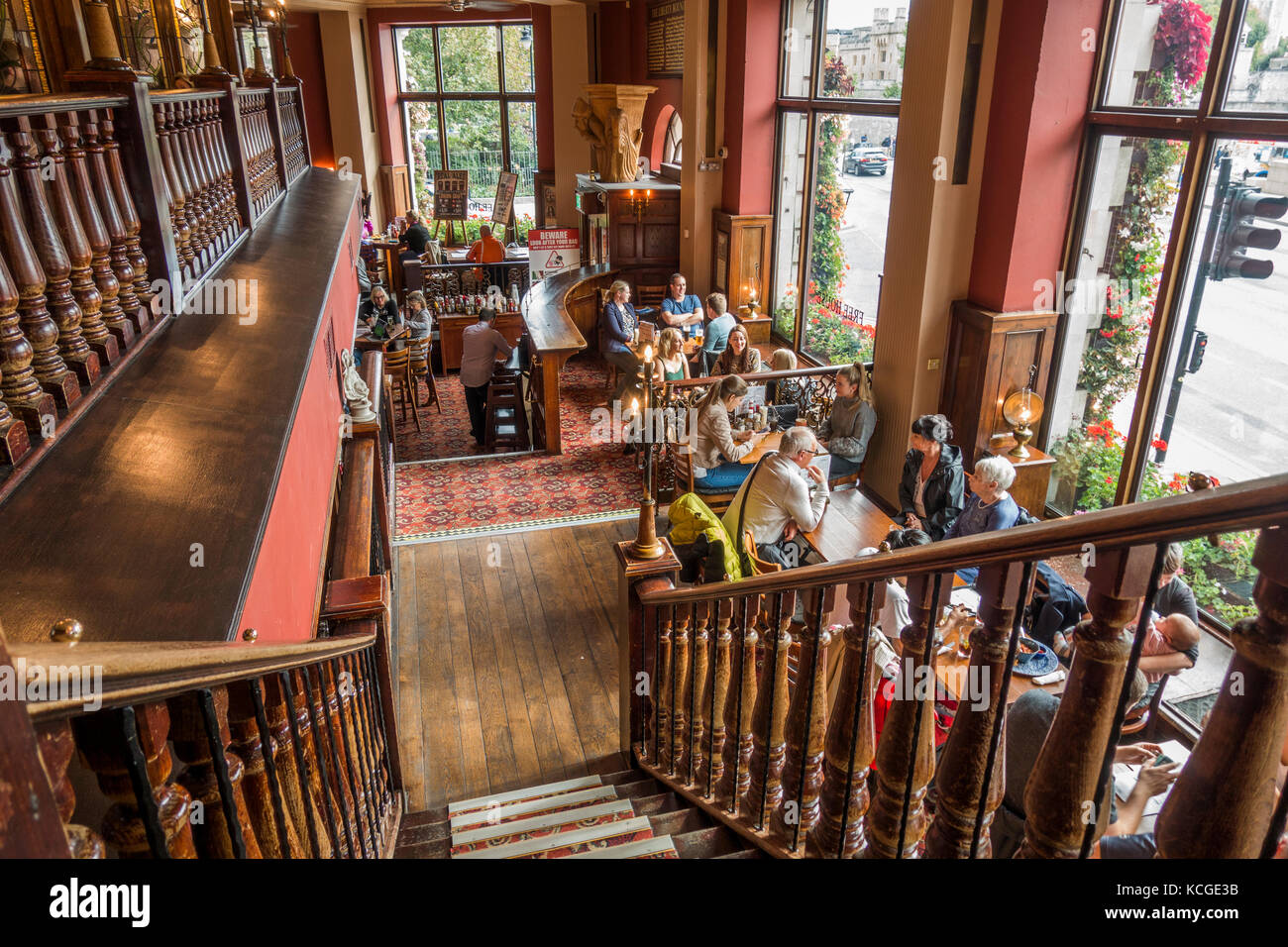 Historique, 17ème siècle, la liberté JD Wetherspoon Wetherspoons (Limites) bar / pub / restaurant à Tower Hill, London, England, UK Banque D'Images