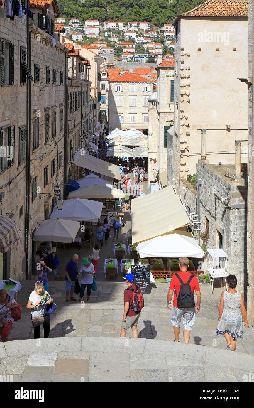 Rue animée dans la vieille ville de Dubrovnik, Croatie, UNESCO World Heritage site, Dalmatie, côte dalmate, l'Europe. Banque D'Images