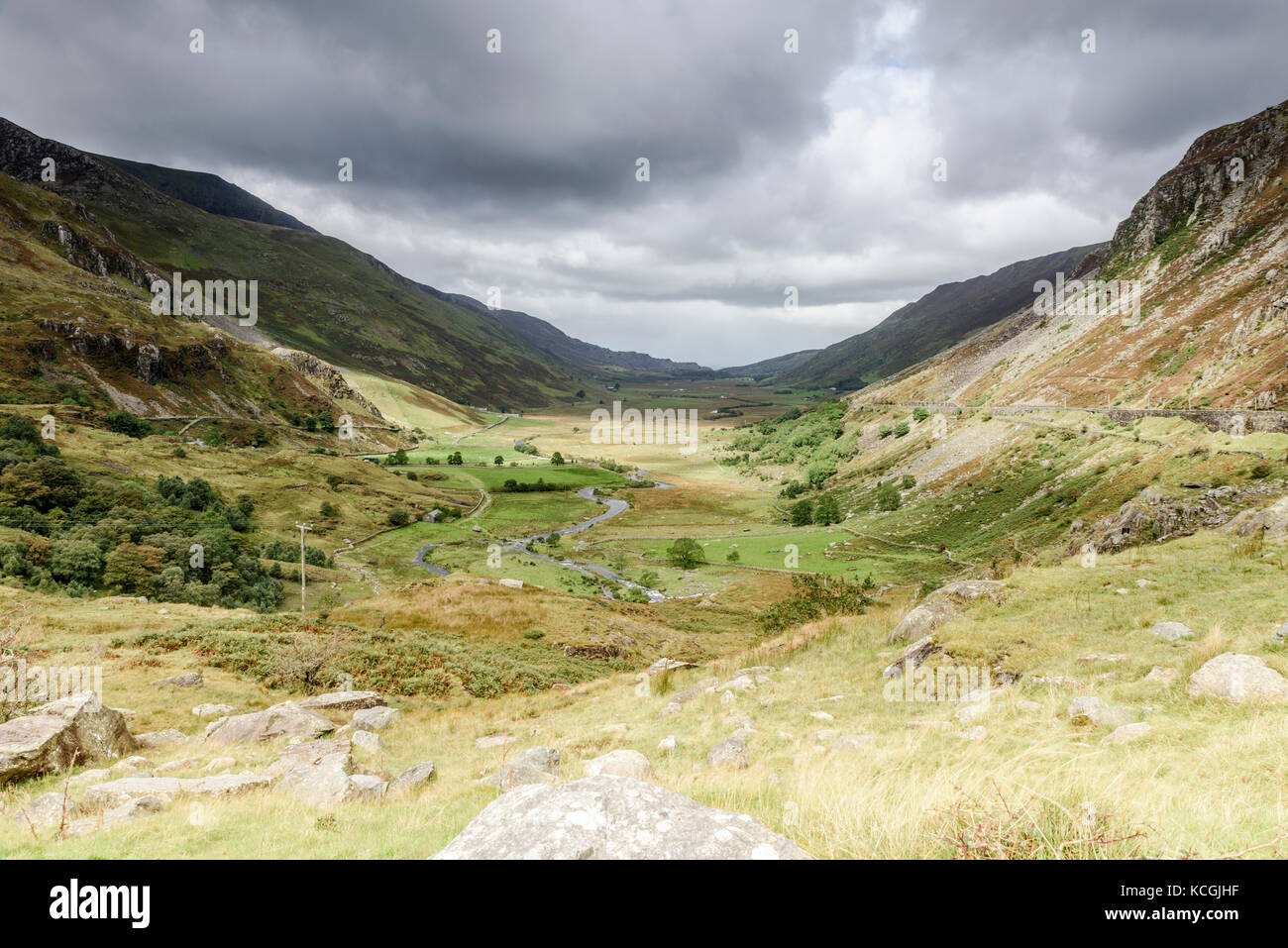 Nant Ffrancon Valley de Foel Goch, sur la gauche à Pen An Wen Ole sur la droite, le parc national de Snowdonia, le Pays de Galles Banque D'Images