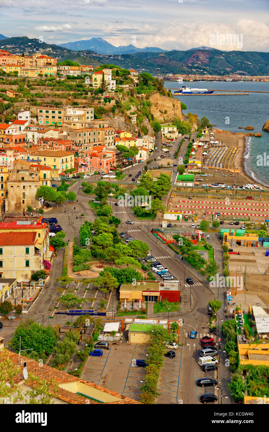 Vietri sul Mare, Province de Salerne, à l'extrémité orientale de la côte amalfitaine, au sud de l'Italie. Banque D'Images