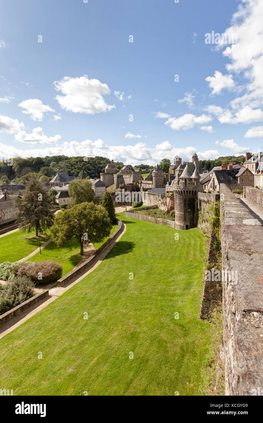 Portrait de château, parc et village de fougères, britttany, france Banque D'Images