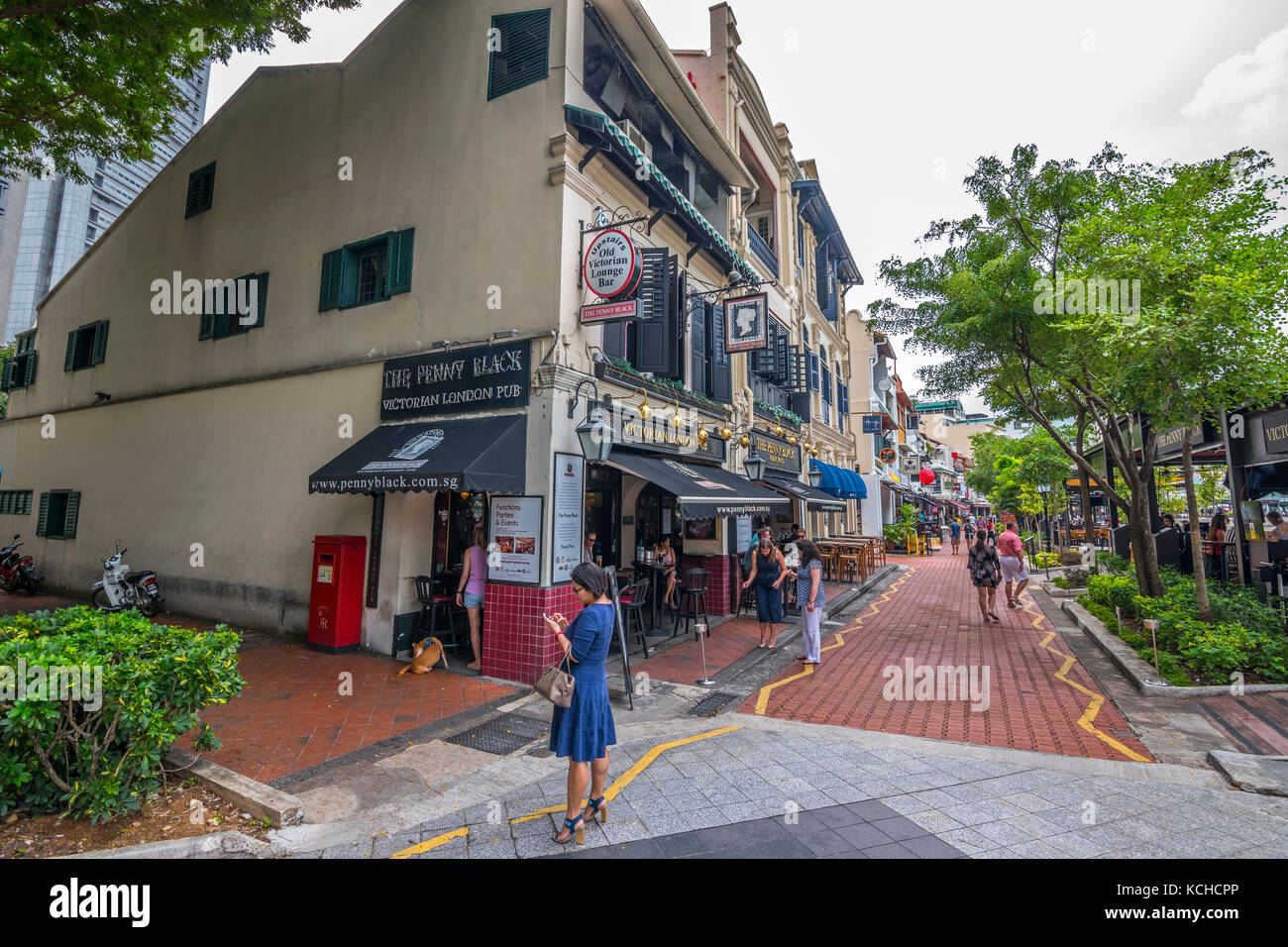 Boat Quay, Singapour avec penny black pub victorien et Harry's bar Banque D'Images