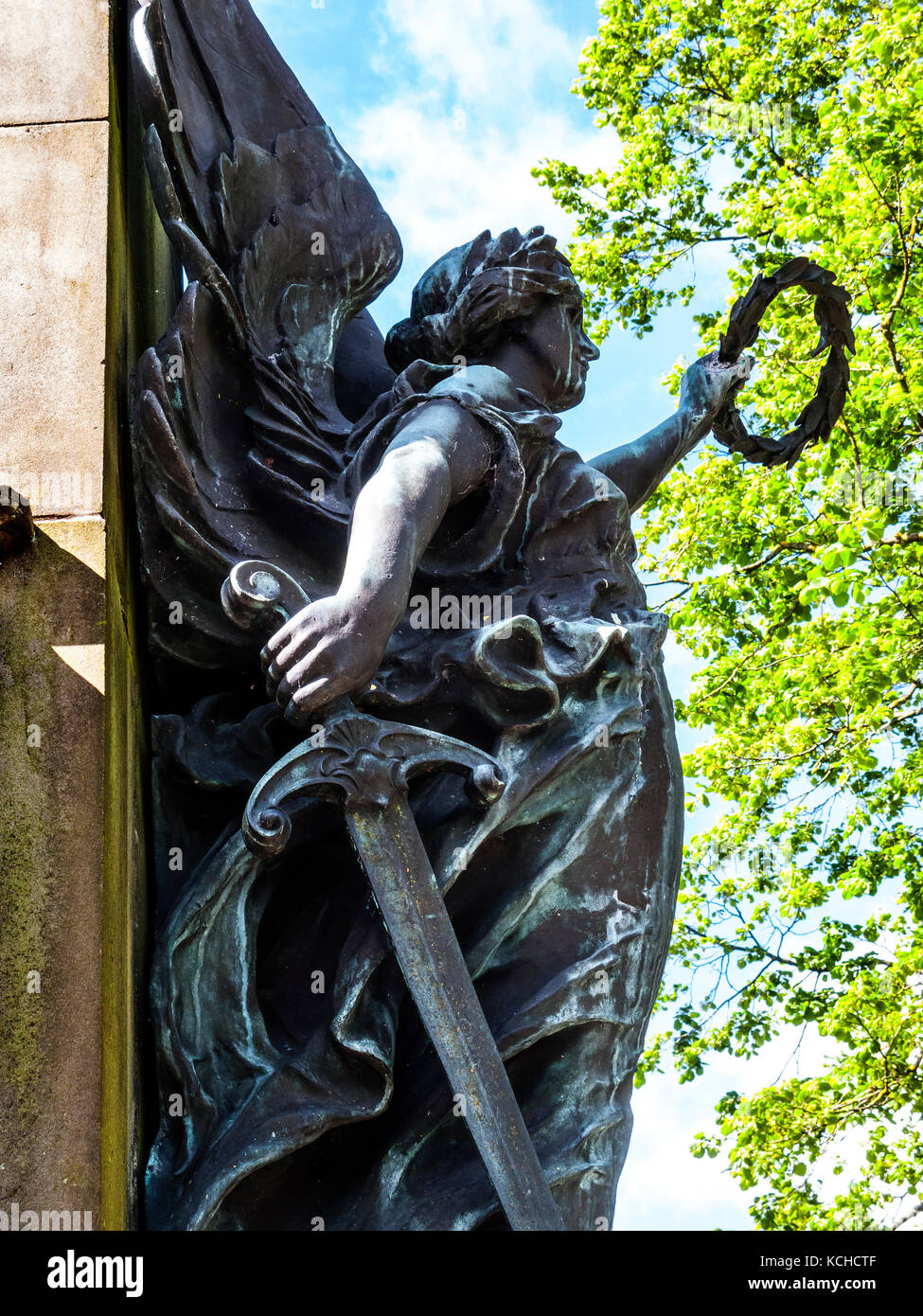 La sculpture de roslyn lf, détail, mémorial de la guerre, les pentes, Buxton, Derbyshire Banque D'Images