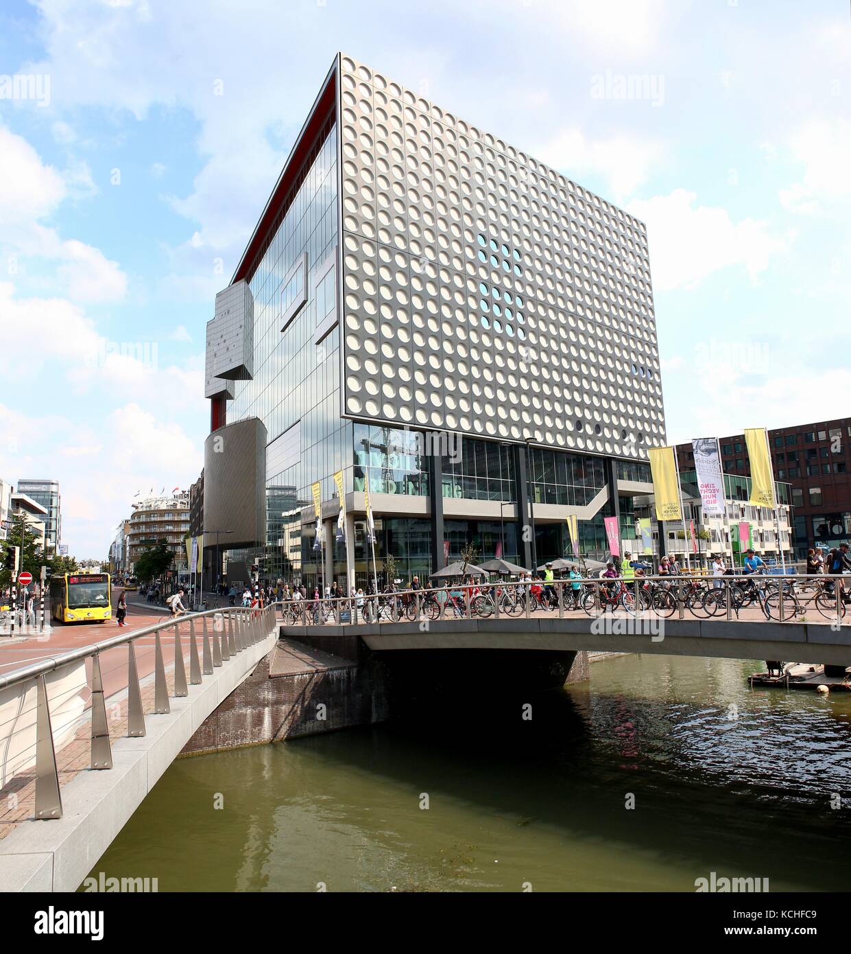 Vredenburg Tivoli musique contemporaine complexe dans Utrecht, Pays-Bas, . (Été 2017). Nouveau pont sur Catherijnesingel Daalsesingel / Banque D'Images