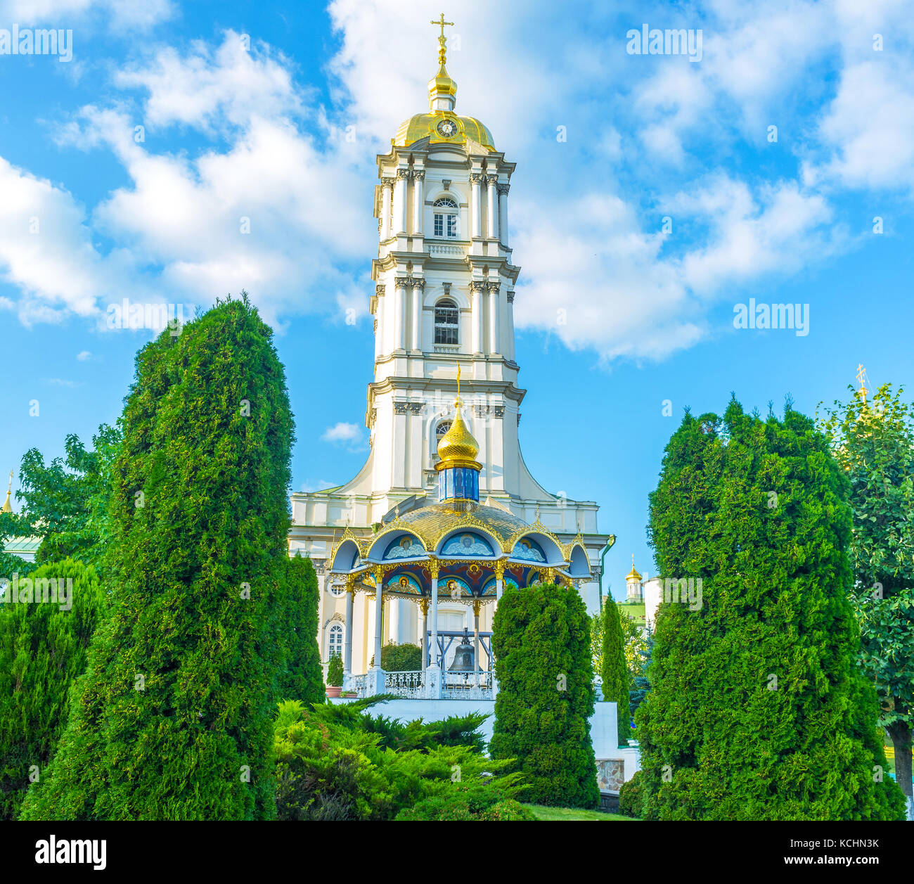 Bell Tower est le bâtiment le plus élevé et l'un des notables de pochayiv lavra, Ukraine Banque D'Images