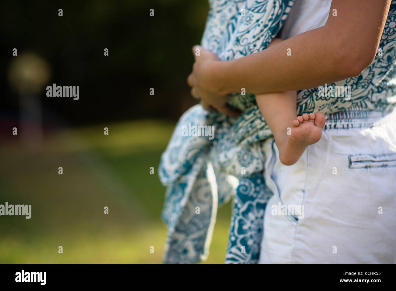 Détail d'un baby foot alors que dans une écharpe Banque D'Images