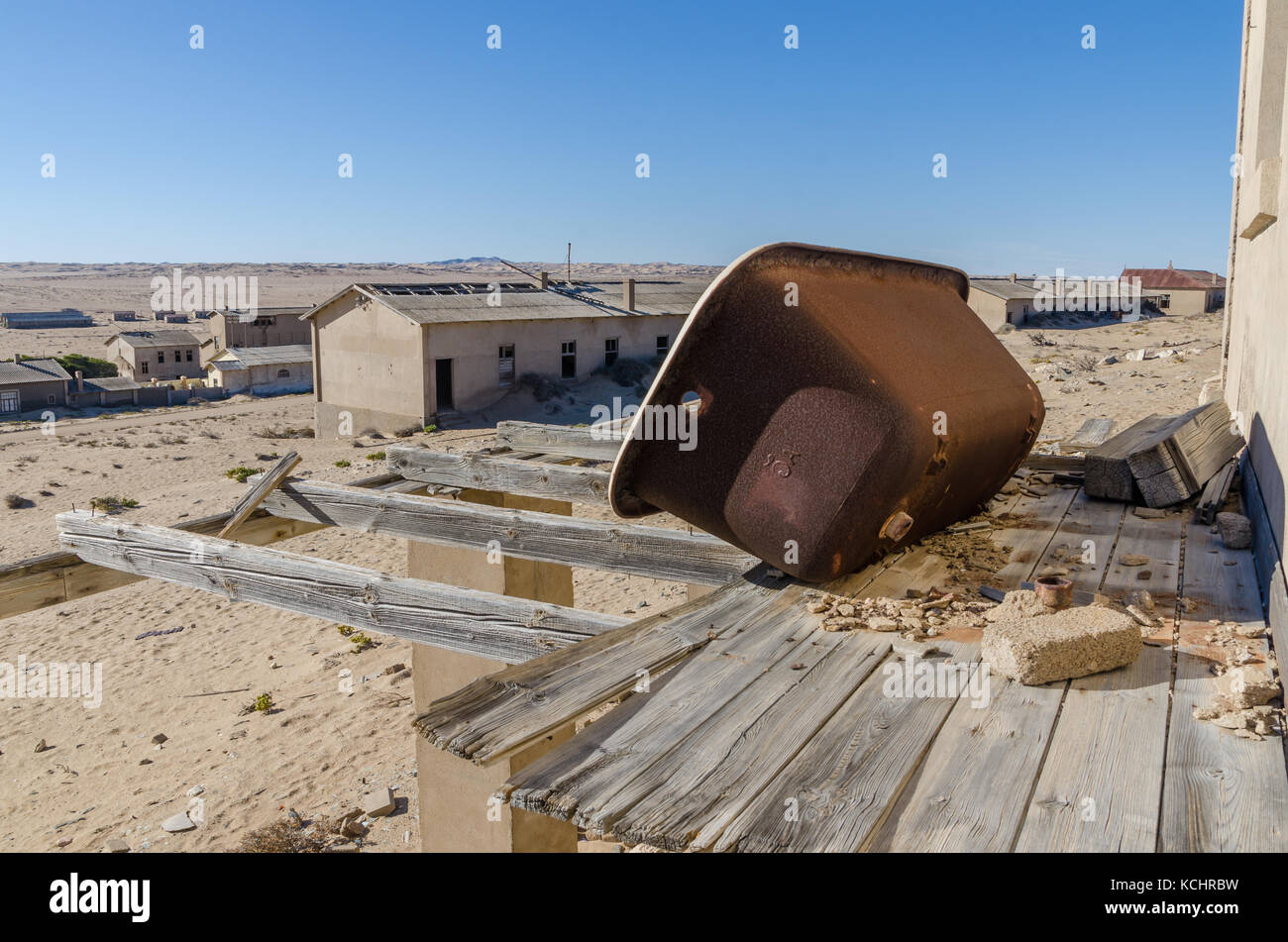 Ruines de la ville minière allemande autrefois prospère kolmanskop dans le désert du namib près de Lüderitz, Namibie, Afrique du Sud Banque D'Images