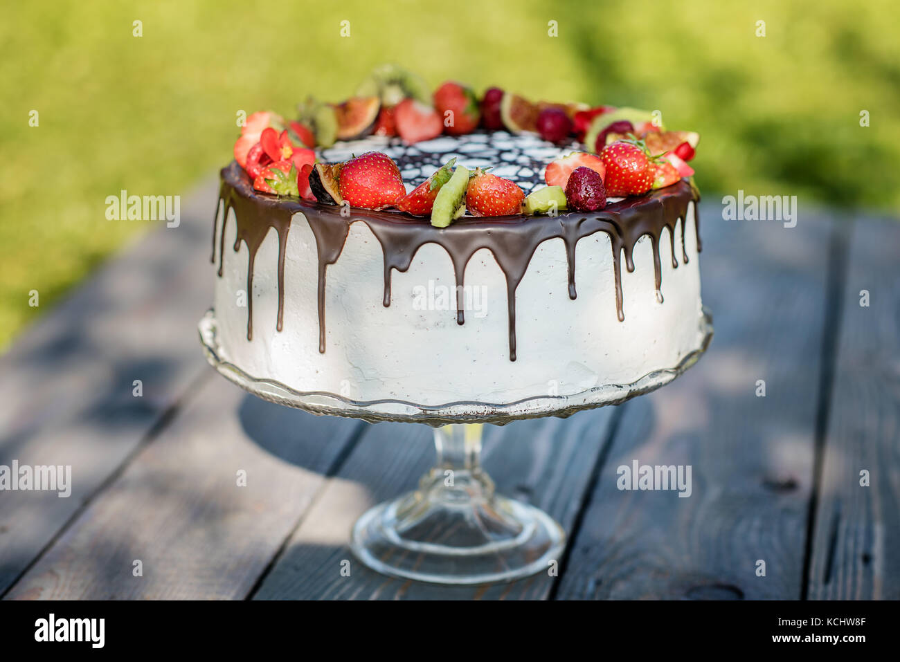Creme Chite Gateau Au Chocolat Et Fruits D Ete Photo Stock Alamy Creme Chite Gateau Au Chocolat Et Fruits D Ete Photo Stock Alamy
