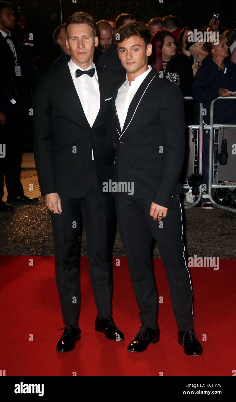 Sep 05, 2017 - Tom Daley et Dustin Lance Black assistant à GQ Hommes de l'année 2017, la Tate Modern de Londres, Angleterre, Royaume-Uni Banque D'Images