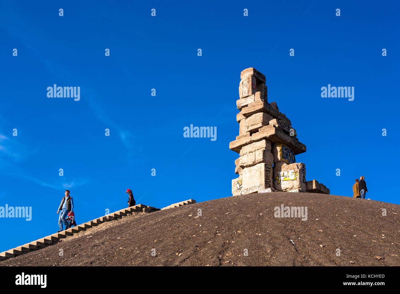 Allemagne, région de Ruhr, Gelsenkirchen, la sculpture Himmelstreppe/échelle de ciel de l'artiste Hermann Prigann au sommet du tas Rheinelbe. Allemagne Banque D'Images