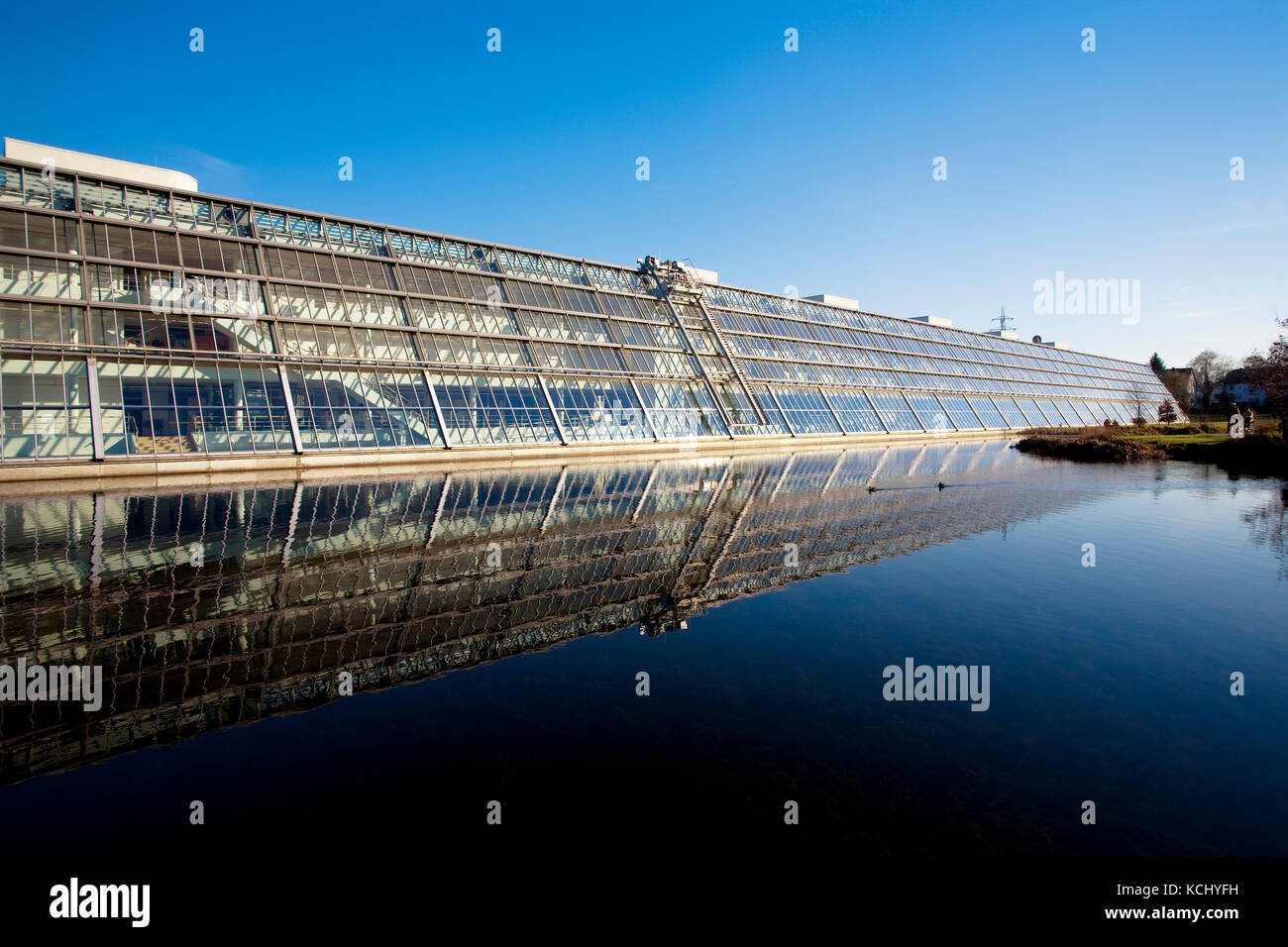 Allemagne, région de Ruhr, Gelsenkirchen, Parc des Sciences Rheinelbe, salle d'arcade de verre de 300m de long. Deutschland, Ruhrgebiet, Gelsenkirchen, Technologiezentrum Wissens Banque D'Images