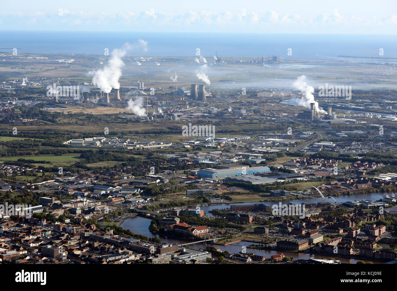 Vue aérienne d'un paysage industriel smokey Teesside, UK Banque D'Images