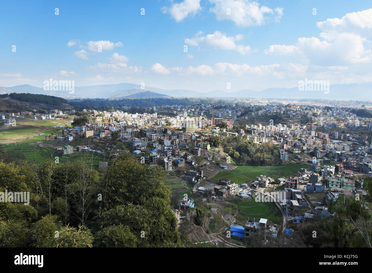 Le Népal, vue sur Katmandou depuis le monastère de Kapan sur une journée ensoleillée Banque D'Images Le Népal, vue sur Katmandou depuis le monastère de Kapan sur une journée ensoleillée Banque D'Images