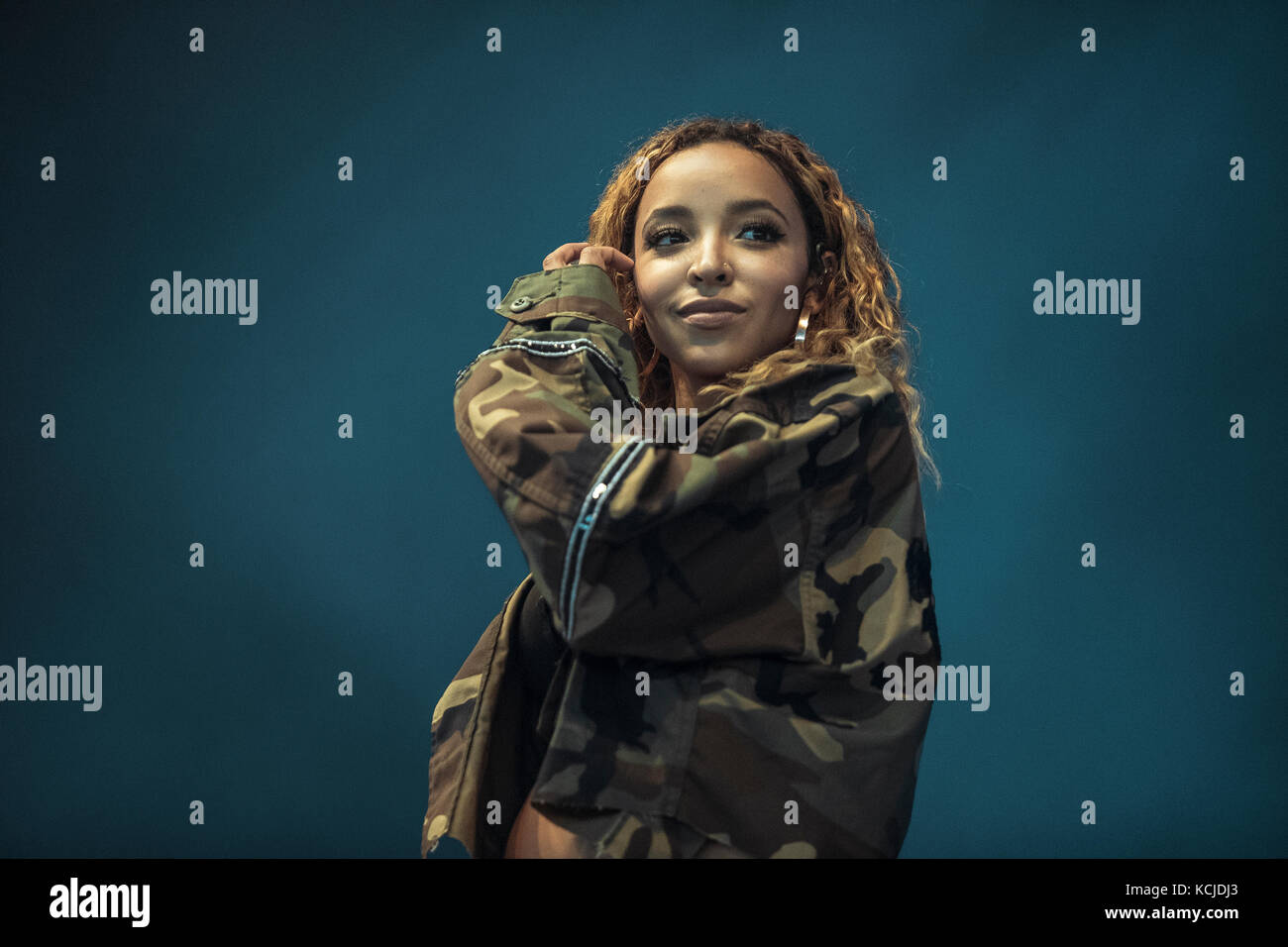 Danemark, Roskilde – 30 juin 2017. Le chanteur, compositeur et danseur américain Tinashe interprète un concert en direct pendant le festival de musique danois Roskilde Festival 2017. Banque D'Images