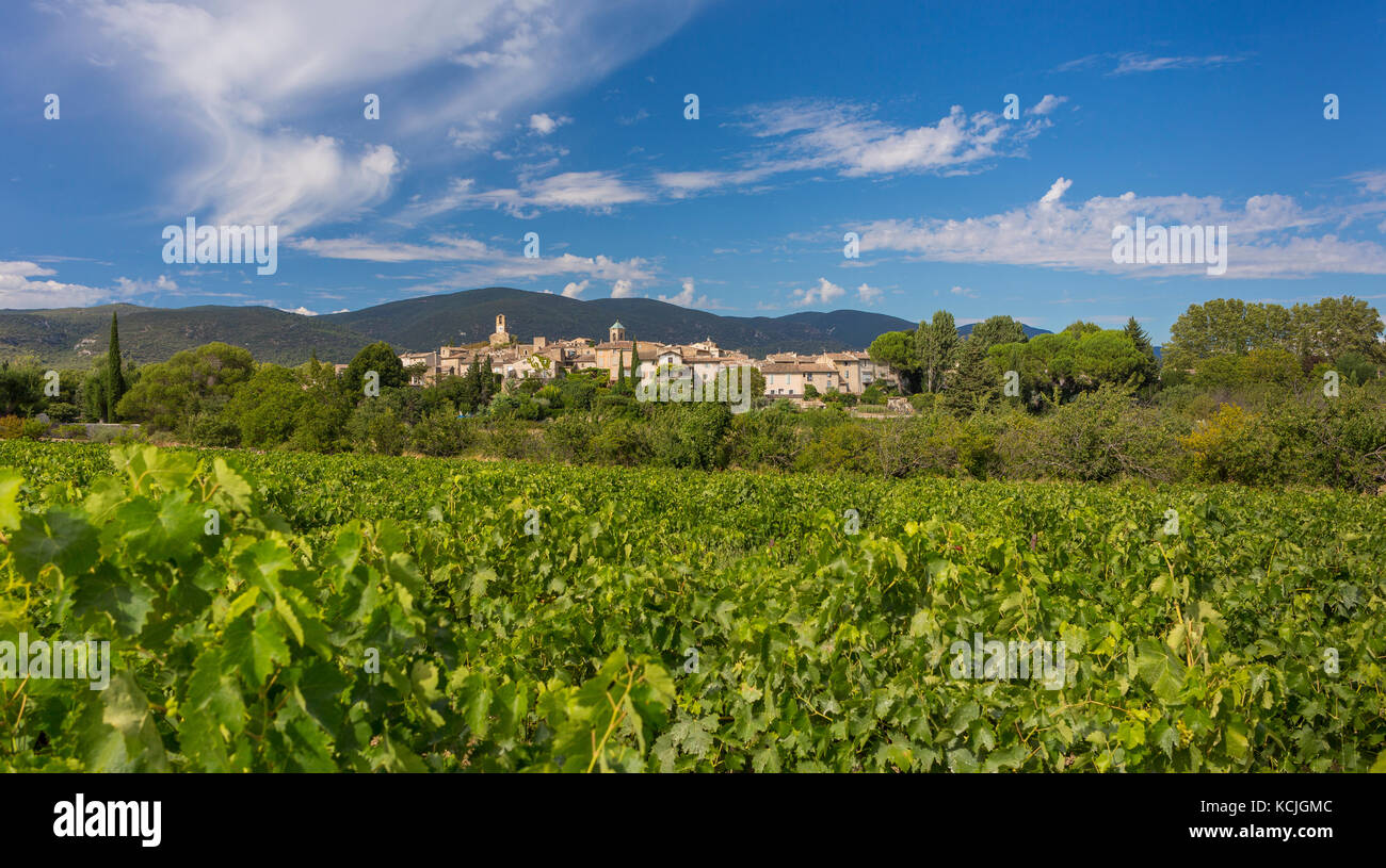 Lourmarin, Provence, France - Lourmarin, un village de la campagne du Lubéron, vaucluse région. Banque D'Images