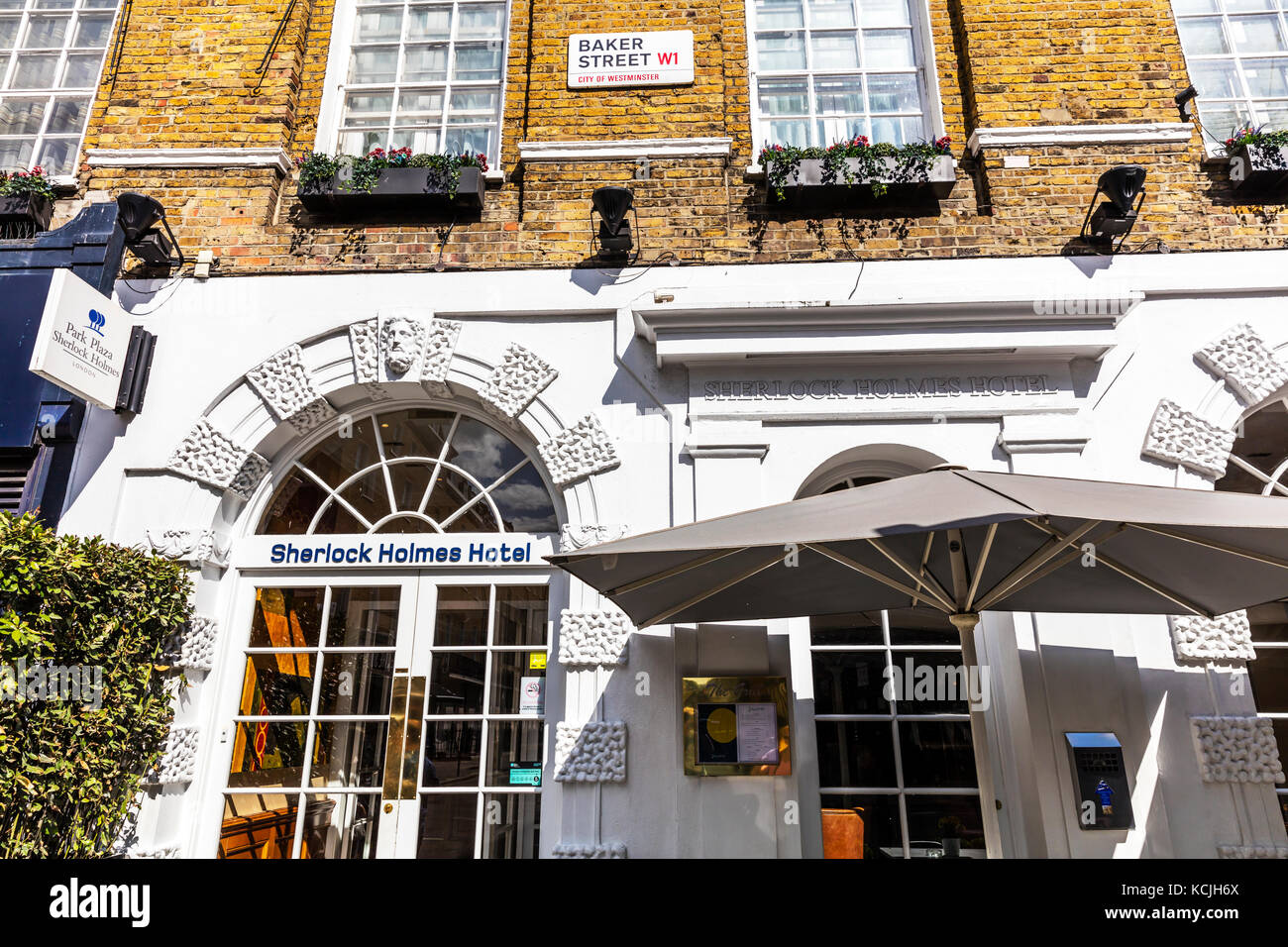 Hôtel Sherlock Holmes Baker Street London, Park Plaza Sherlock Holmes Hotel,  Baker Street, Marylebone, London, UK, Sherlock Holmes hotel building sign  Photo Stock - Alamy