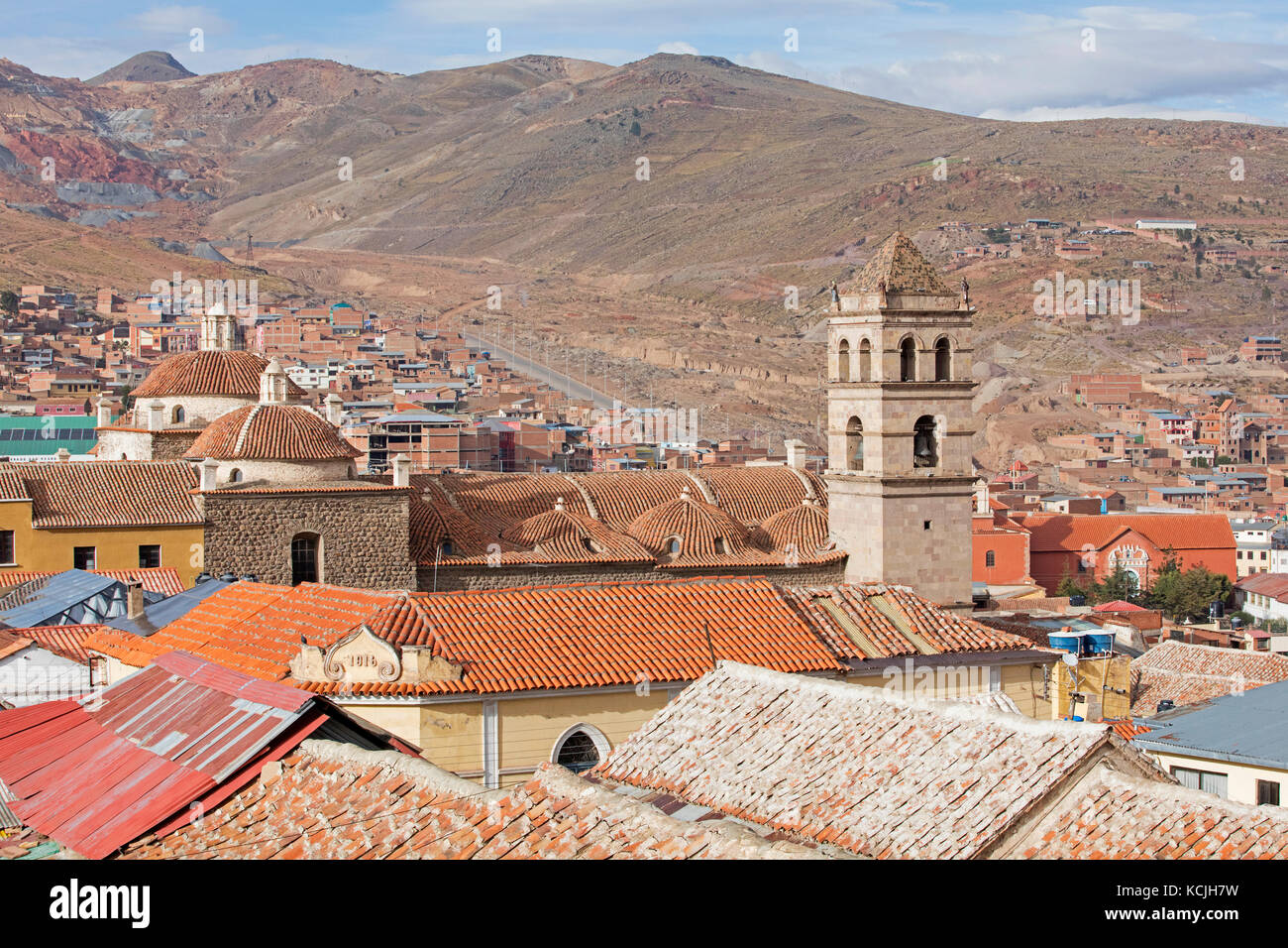 Vue aérienne sur la ville de Potosi et la mine d'argent Cerro Rico, Tomás Frías, Bolivie Banque D'Images