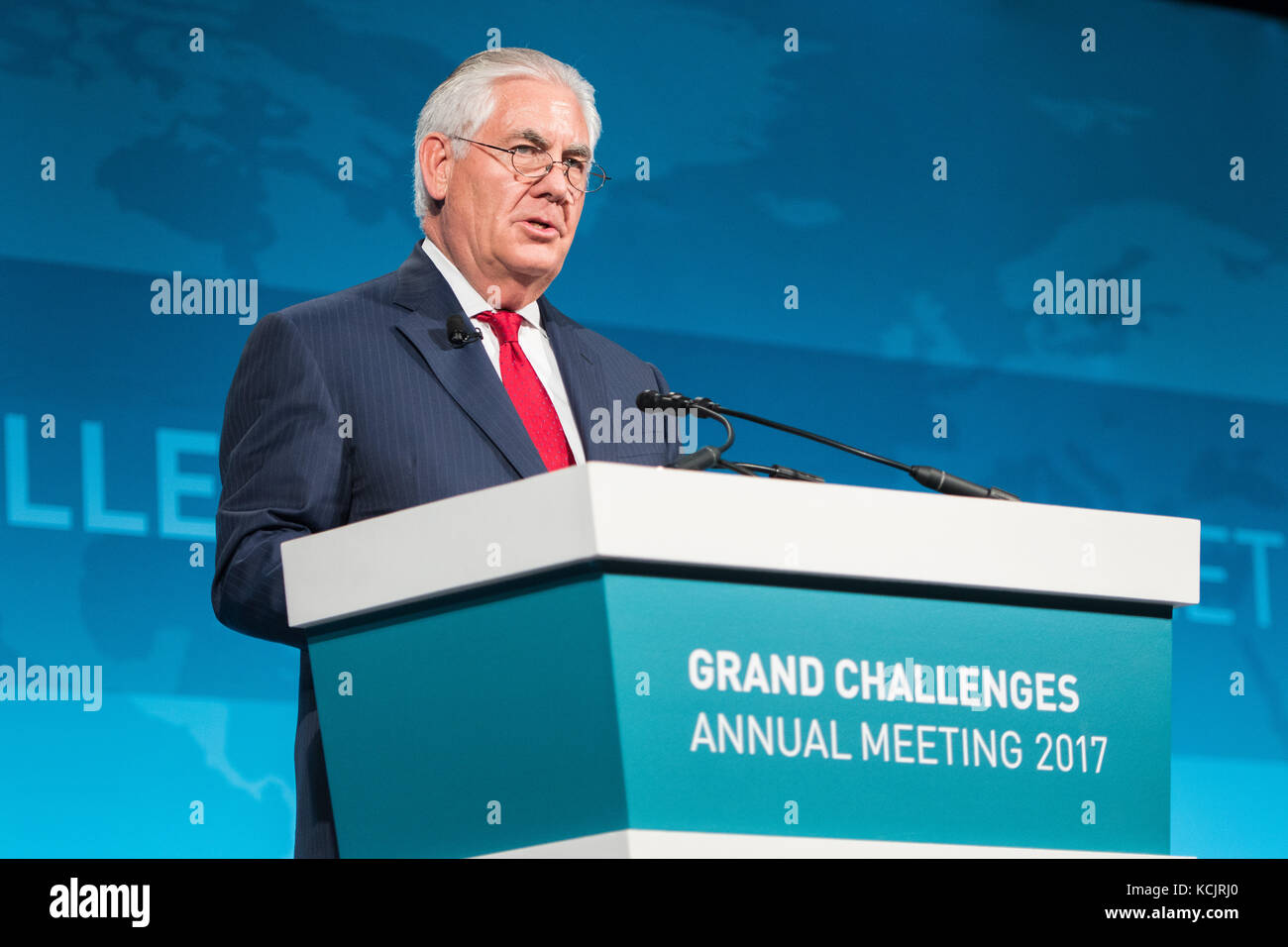Washington, États-Unis d'Amérique. 04 octobre 2017. Le secrétaire d'État américain Rex Tillerson s'adresse à la 13e réunion annuelle des grands défis organisée conjointement par la Fondation Bill & Melinda Gates, l'Agence des États-Unis pour le développement international, grands défis Canada et le Wellcome Trust au Washington Marriott Marquis le 4 octobre 2017 à Washington, DC crédit : Planetpix/Alamy Live News Banque D'Images Washington, États-Unis d'Amérique. 04 octobre 2017. Le secrétaire d'État américain Rex Tillerson s'adresse à la 13e réunion annuelle des grands défis organisée conjointement par la Fondation Bill & Melinda Gates, l'Agence des États-Unis pour le développement international, grands défis Canada et le Wellcome Trust au Washington Marriott Marquis le 4 octobre 2017 à Washington, DC crédit : Planetpix/Alamy Live News Banque D'Images