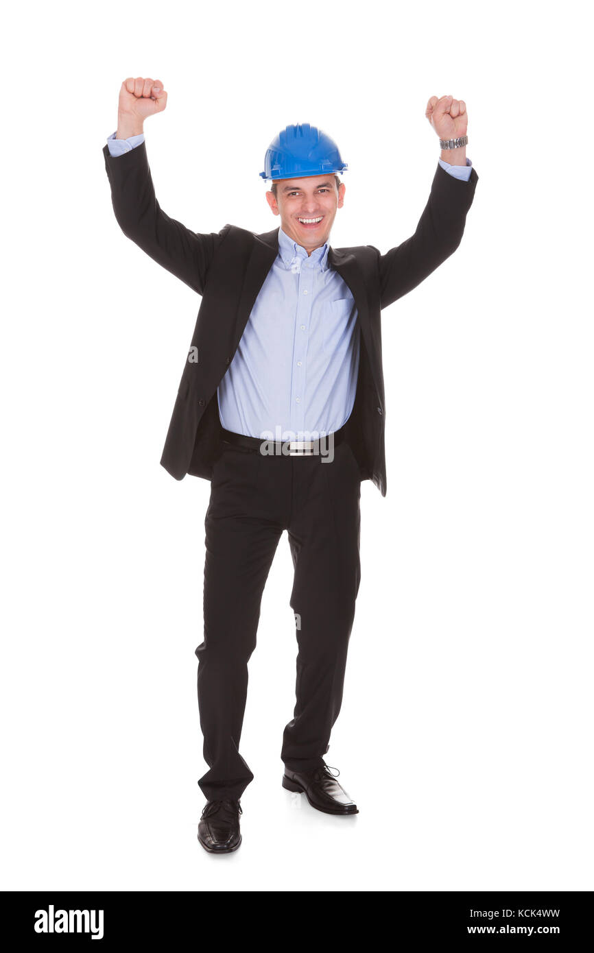 Mâle excité avec architecte bras levés sur fond blanc Banque D'Images