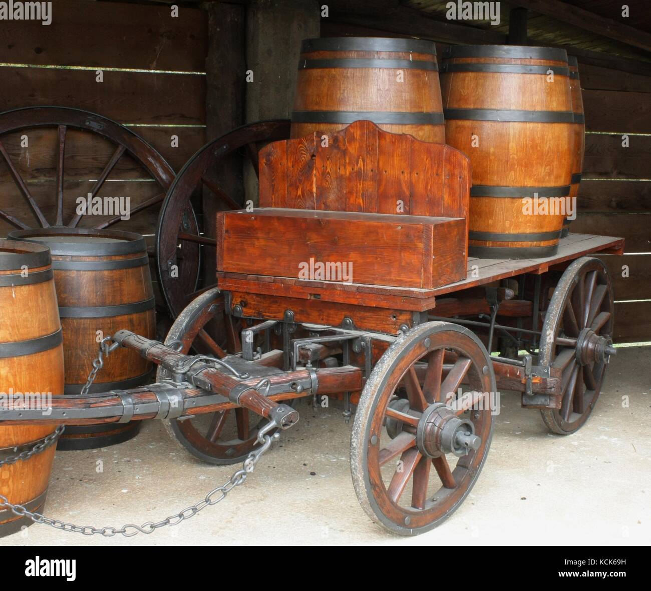 Wagon avec des barils Banque D'Images