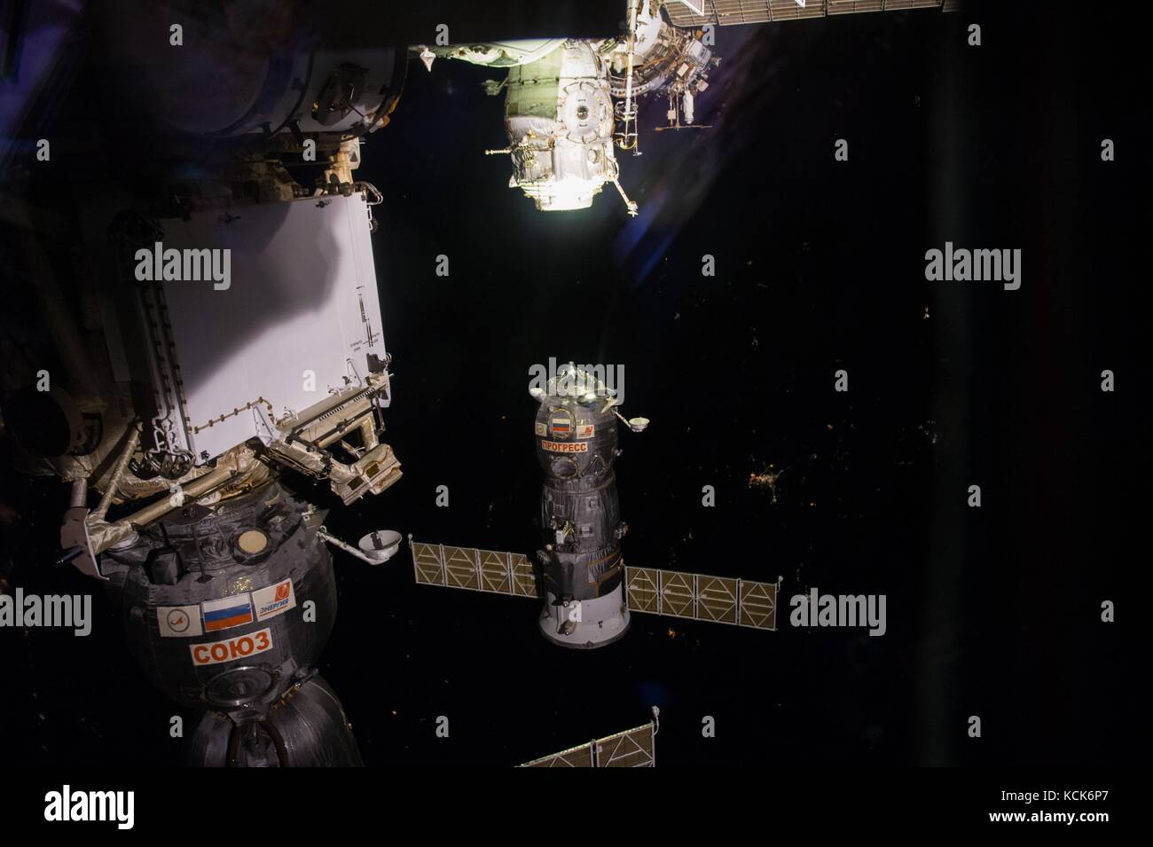 La Fédération de progrès 64 vaisseaux cargo se détache de la station spatiale internationale de la nasa module d'amarrage Pirs après une mission de ravitaillement le 31 janvier 2017, dans l'orbite de la terre. (Photo de la nasa photo via planetpix) Banque D'Images