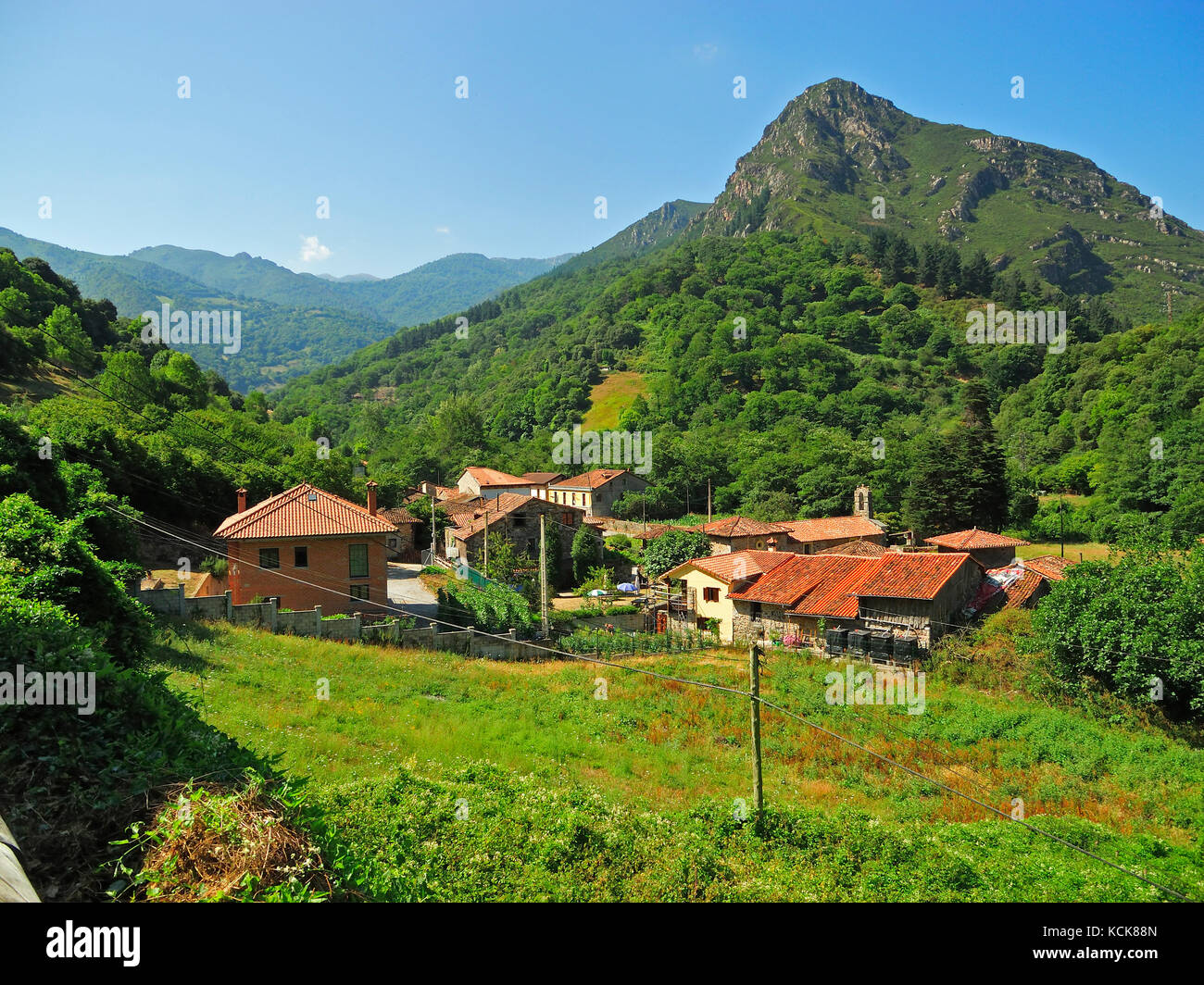 Voir à partir de la senda del Oso greenway, Asturias, Espagne Banque D'Images