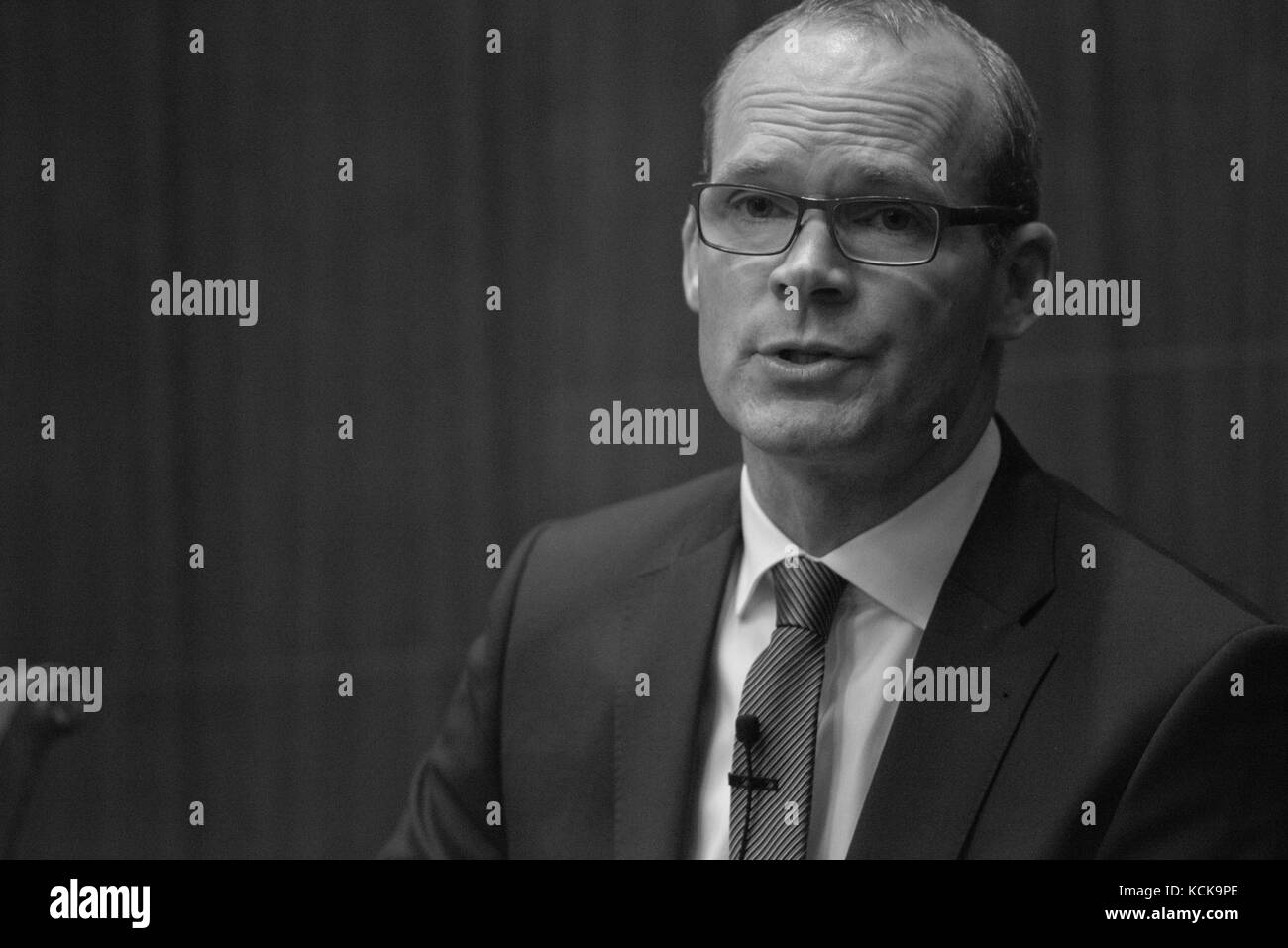 Simon Coveney, ministre des Affaires étrangères de l'Irlande, parle au SCRS Banque D'Images