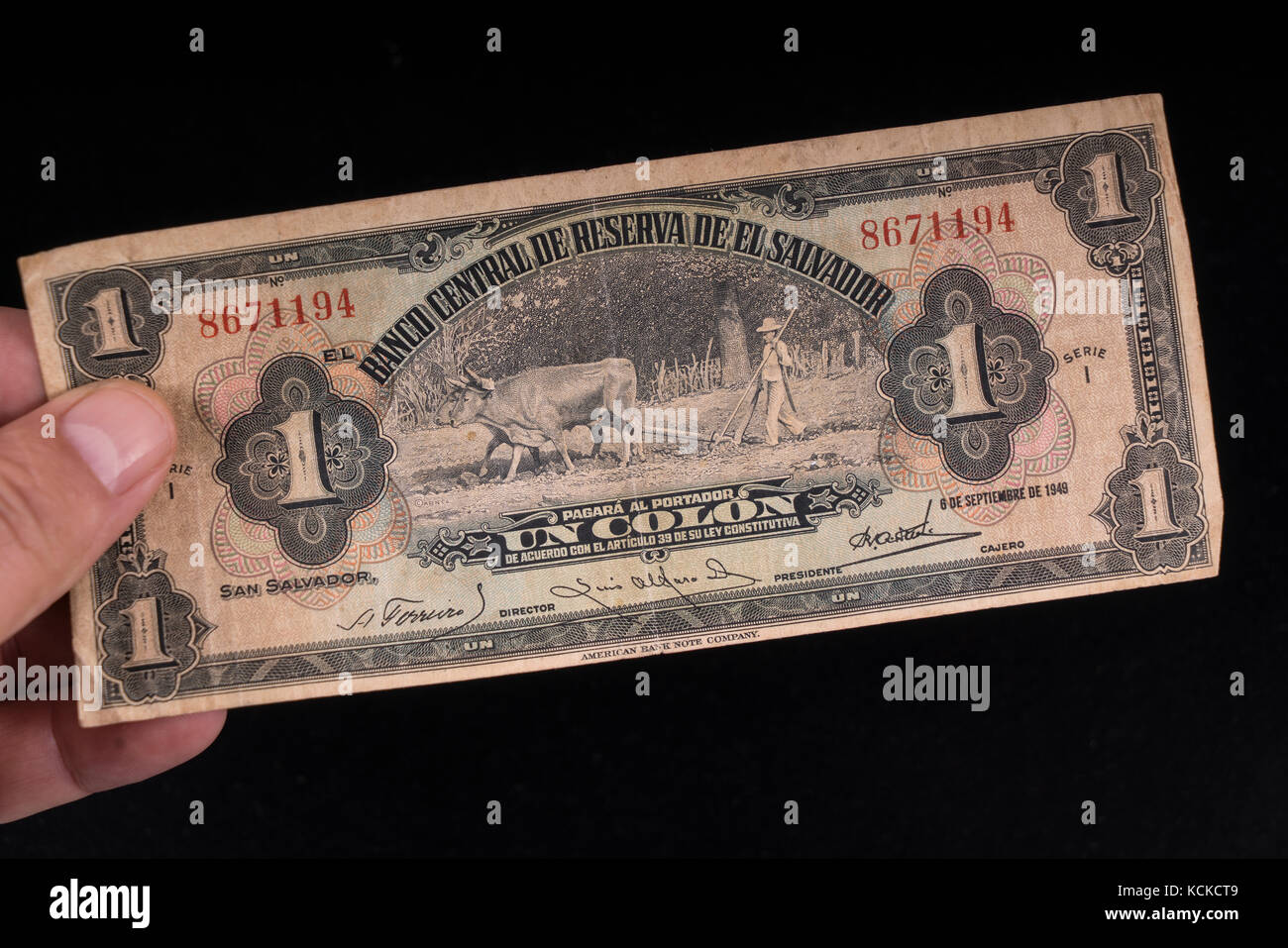 Un vieux billet chilien à portée de main Banque D'Images