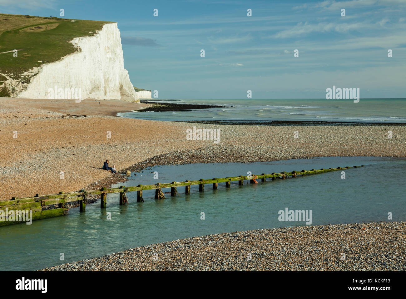 Cuckmere haven sur la côte de l'East Sussex, Angleterre. Sept sœurs falaises dans l'arrière-plan. Banque D'Images