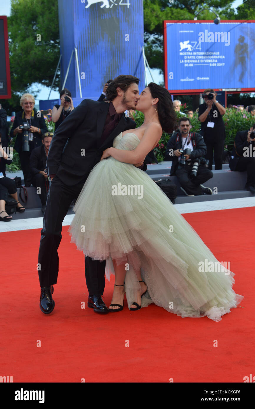 74ème Festival du Film de Venise - 'una Famiglia' - première Avec: Matilda de Angelis, Andrea Arcangeli Où: Venezia, Italie Quand: 04 Sep 2017 crédit: IPA/WENN.com **Disponible Uniquement pour publication au Royaume-Uni, aux Etats-Unis, en Allemagne, en Autriche, en Suisse** Banque D'Images