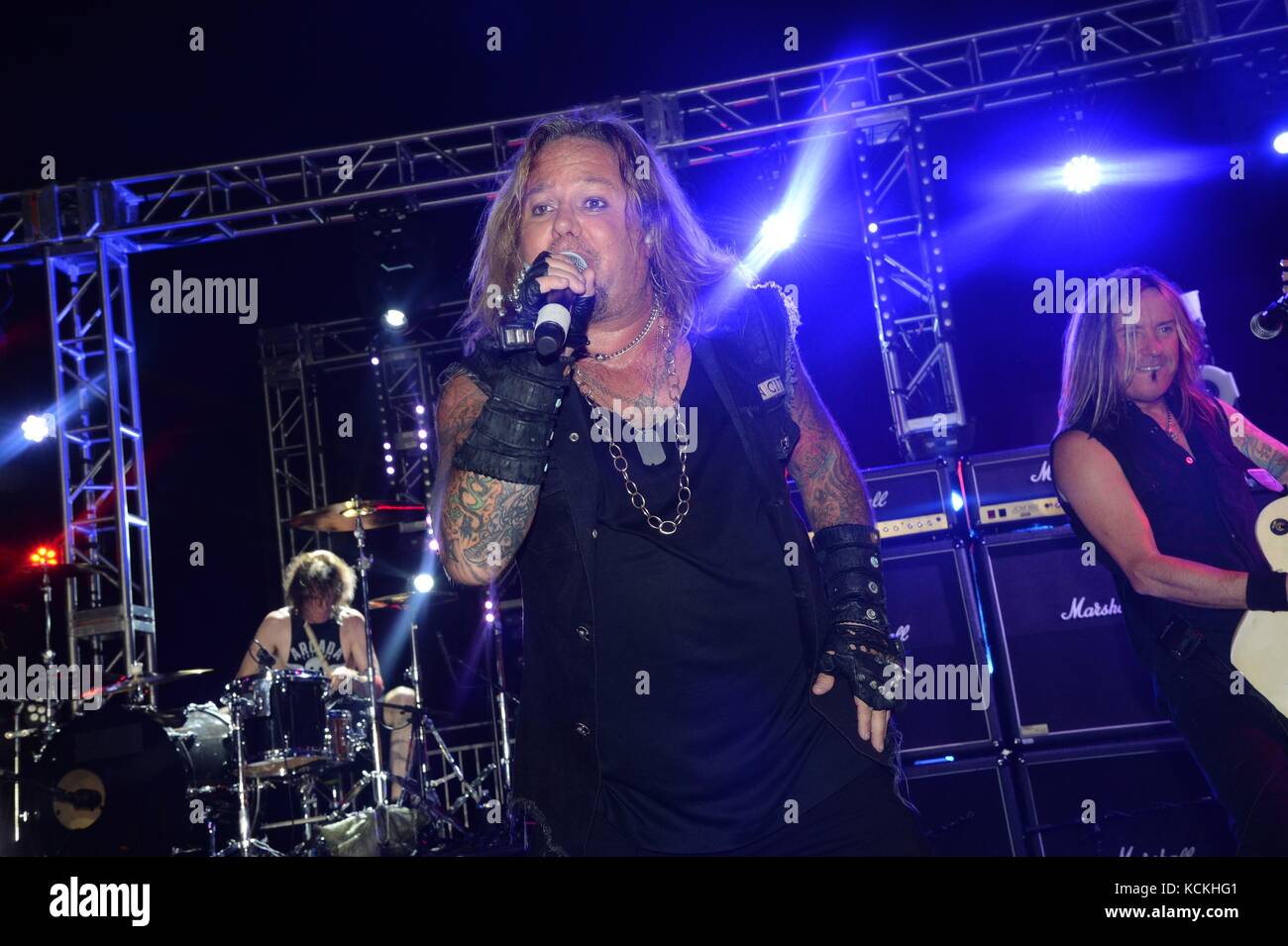 Rock Band Motley Crue chanteur Vince Neil effectue au cours de la semaine de la flotte à los angeles le cuirassé USS Iowa State 2 septembre 2017 à Los Angeles, Californie. (Photo de la psc1 Ronald gutridge planetpix via) Banque D'Images