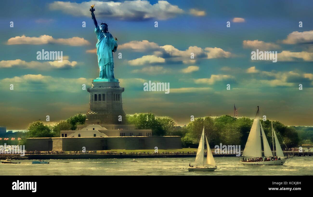 Statue de la liberté avec voiliers Banque D'Images