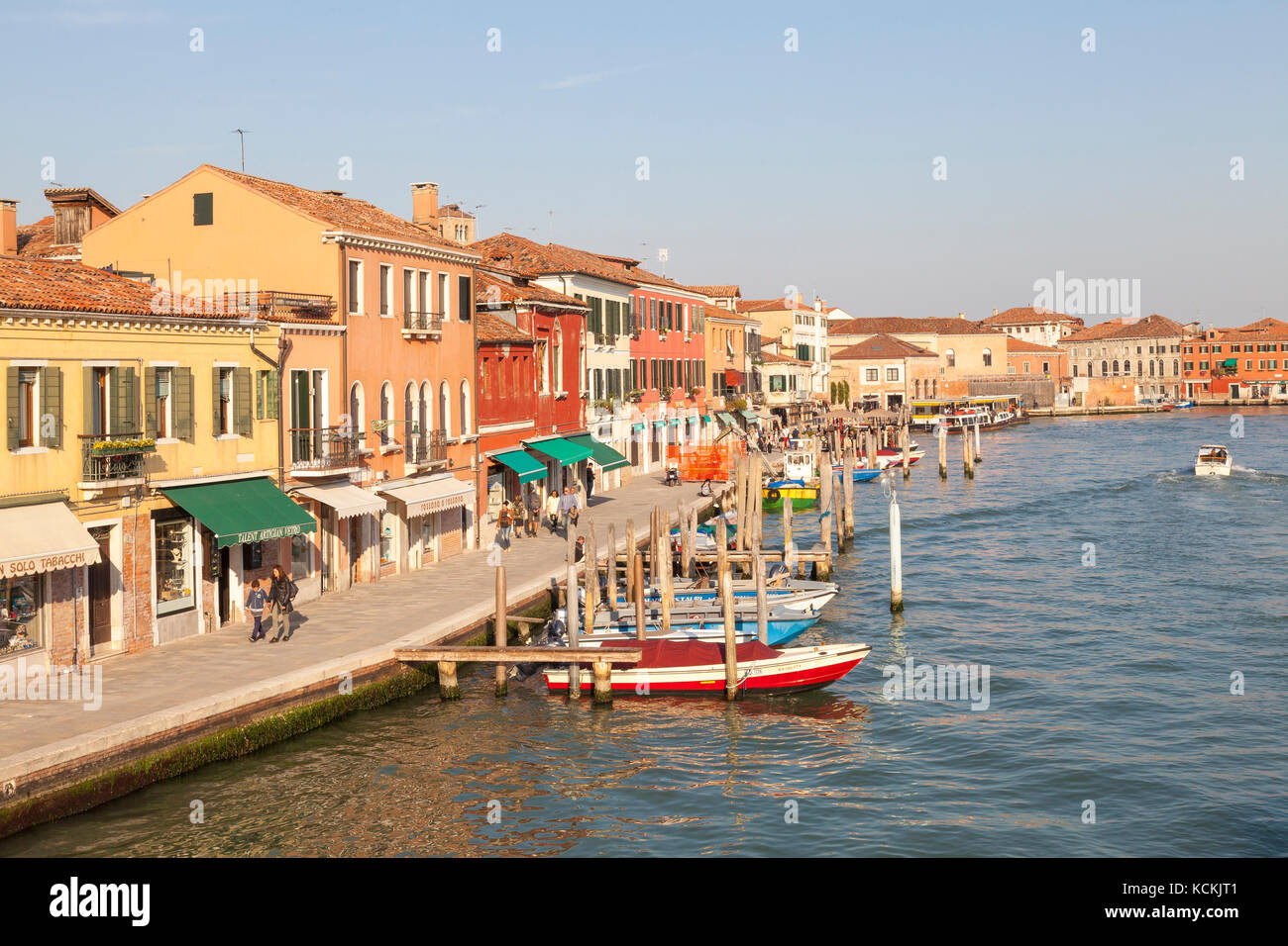 Lîle De Murano Venise Vénétie Italie Voir Le Long De La
