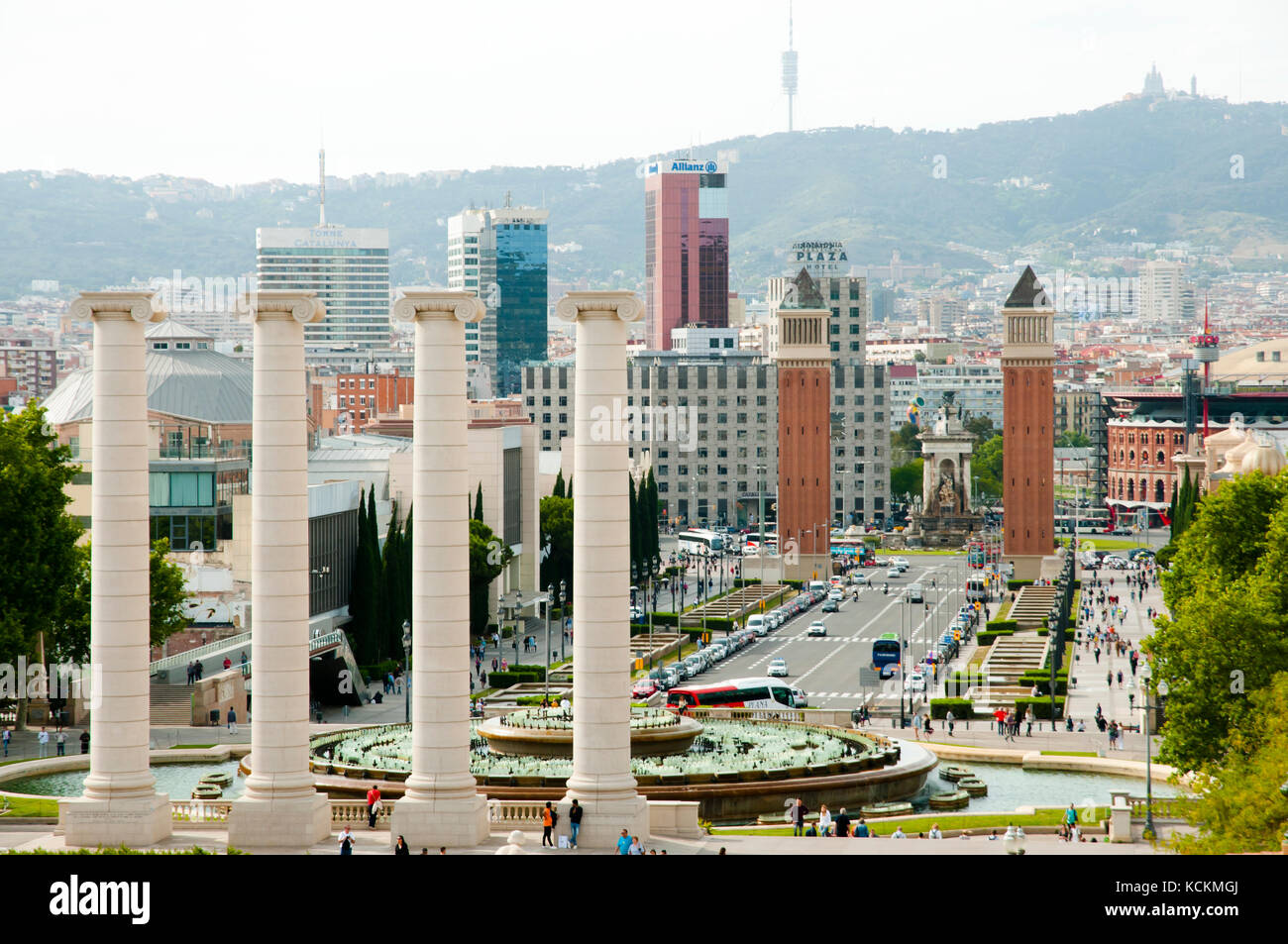 Barcelone, Espagne - 24 mai 2016 : vue de l'avenue Reina Maria Cristina de musée national d'art de Catalogne Banque D'Images