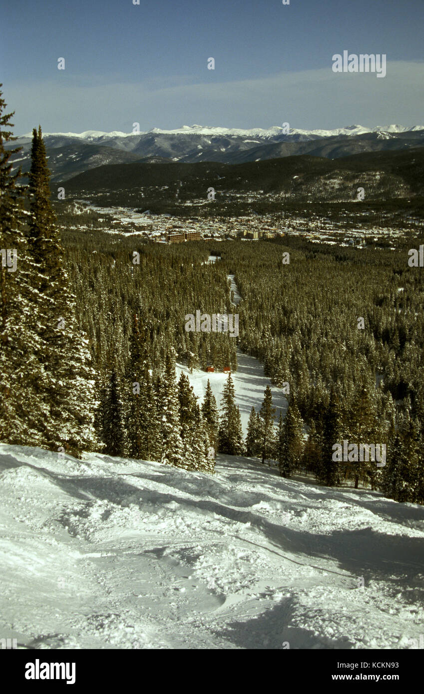 Les pistes de ski de Breckenridge dans les montagnes Rocheuses. Summit County, Colorado, États-Unis Banque D'Images