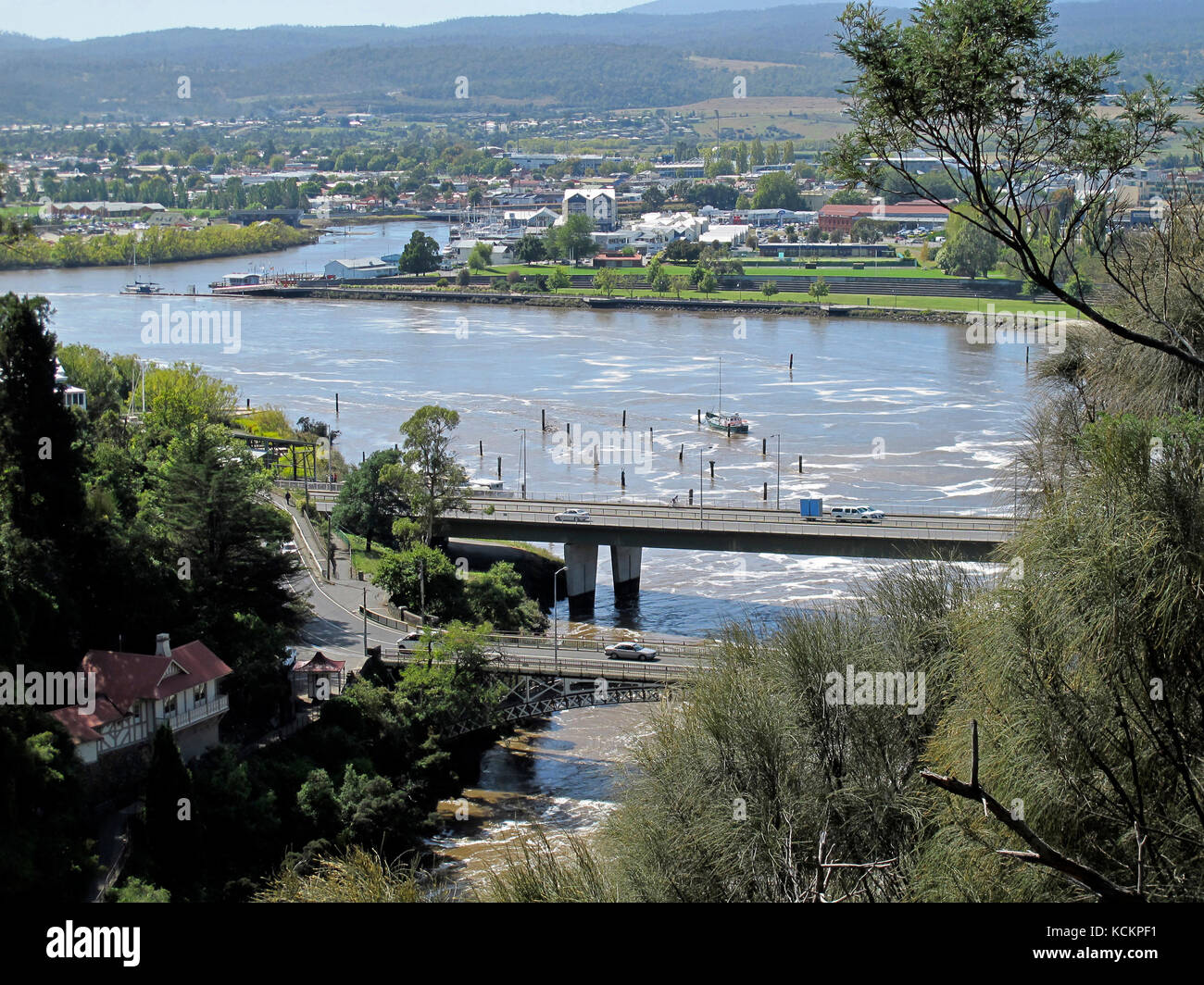 South Esk River, avec Kings Bridge et Paterson Bridge, qui se jette dans Tamar River. La rivière North Esk entre de l'autre côté. Gorge de la cataracte, Banque D'Images