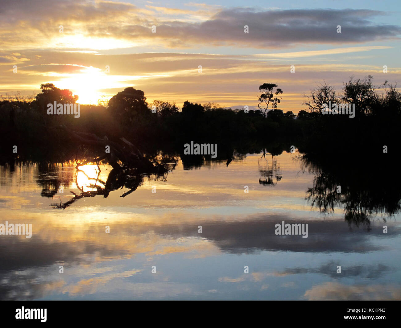 South Esk River au lever du soleil. Longford, nord de la Tasmanie, Australie Banque D'Images