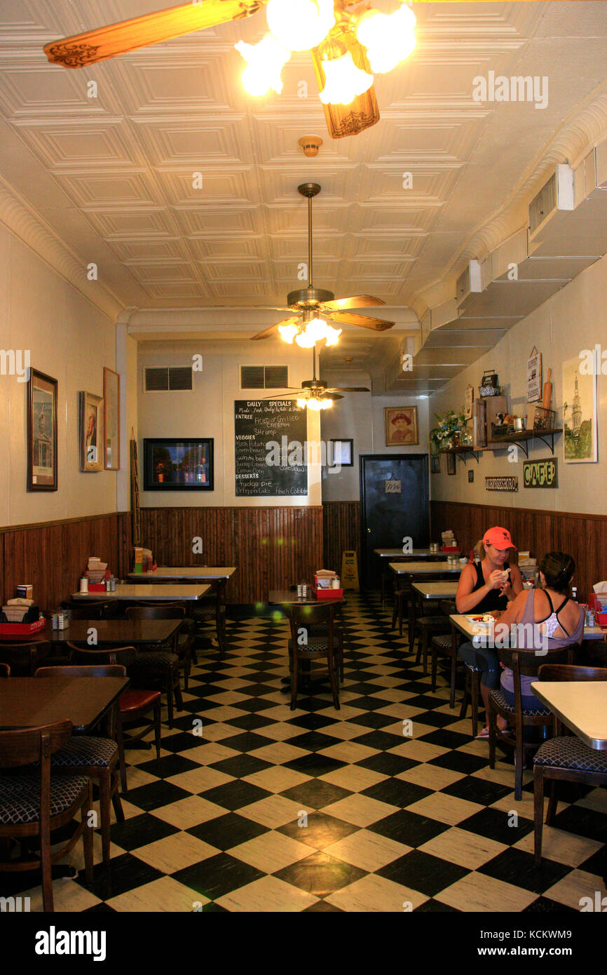 L'intérieur de la ville cafe sur e main st au centre-ville de murfreesboro tn, usa Banque D'Images
