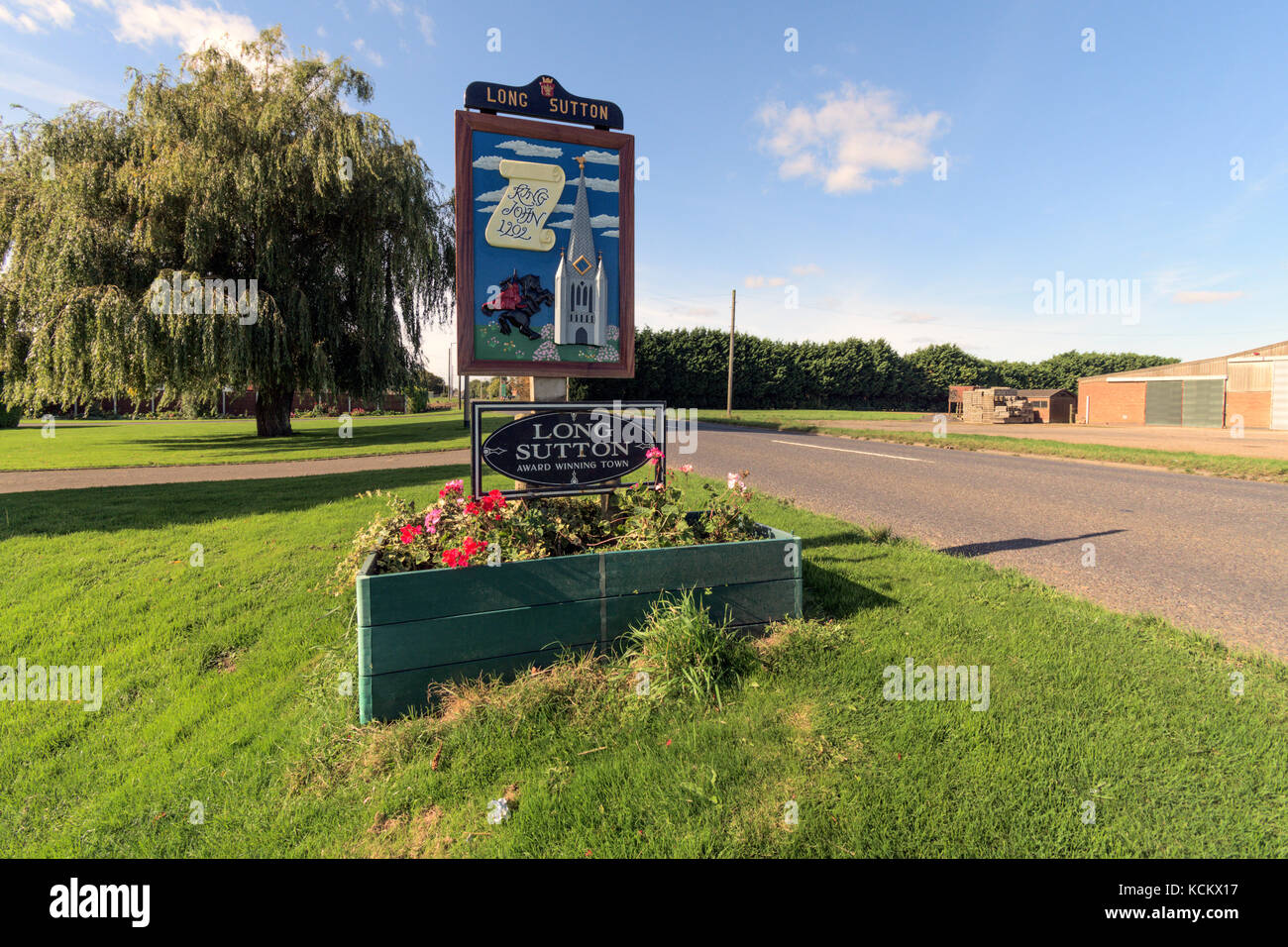 La ville de marché de Long Sutton signe sur la route B1359. Banque D'Images