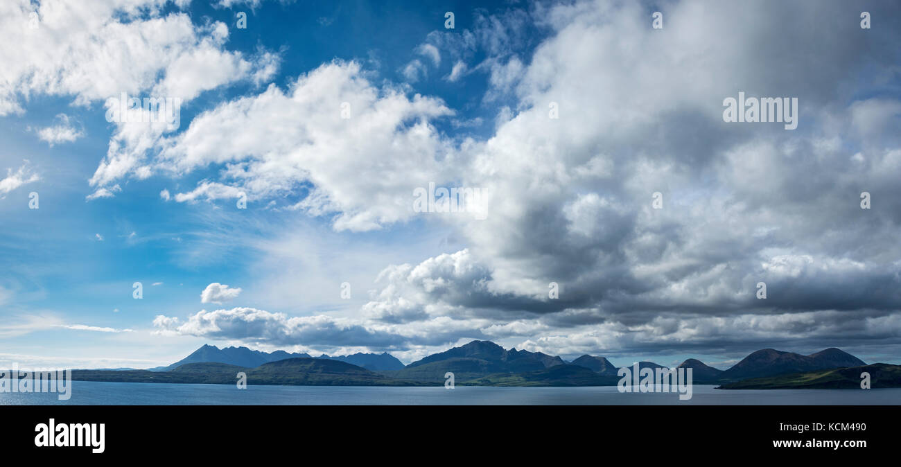 Les montagnes de Cuillin près de Tarskavaig sur la péninsule de Sleat, île de Skye, Ecosse, Royaume-Uni. Banque D'Images