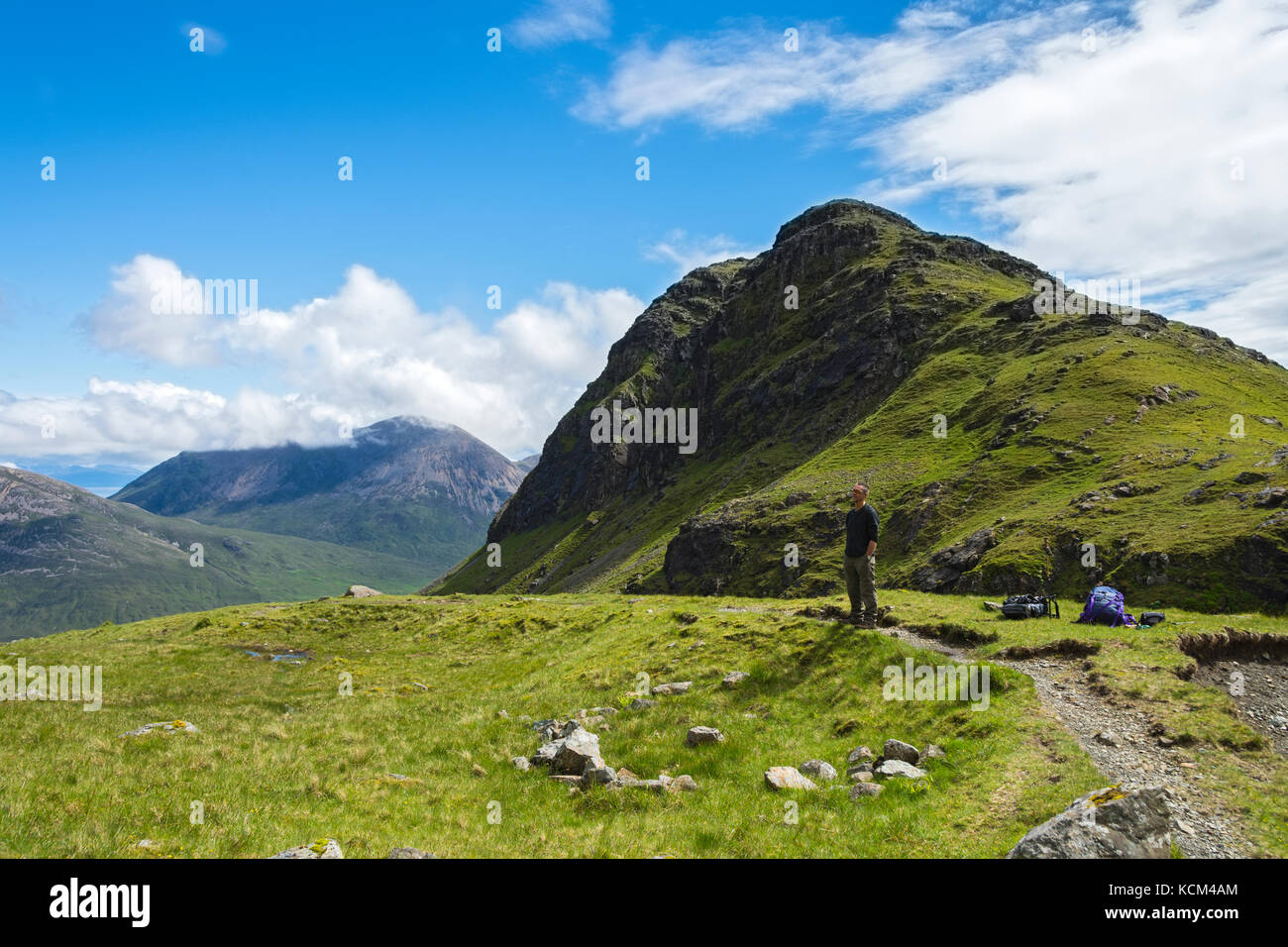 Beinn Dearg Mhór et un Stac du col à la tête de choire Uaigneich sur la piste de Bla Bheinn, île de Skye, Écosse, Royaume-Uni. Banque D'Images