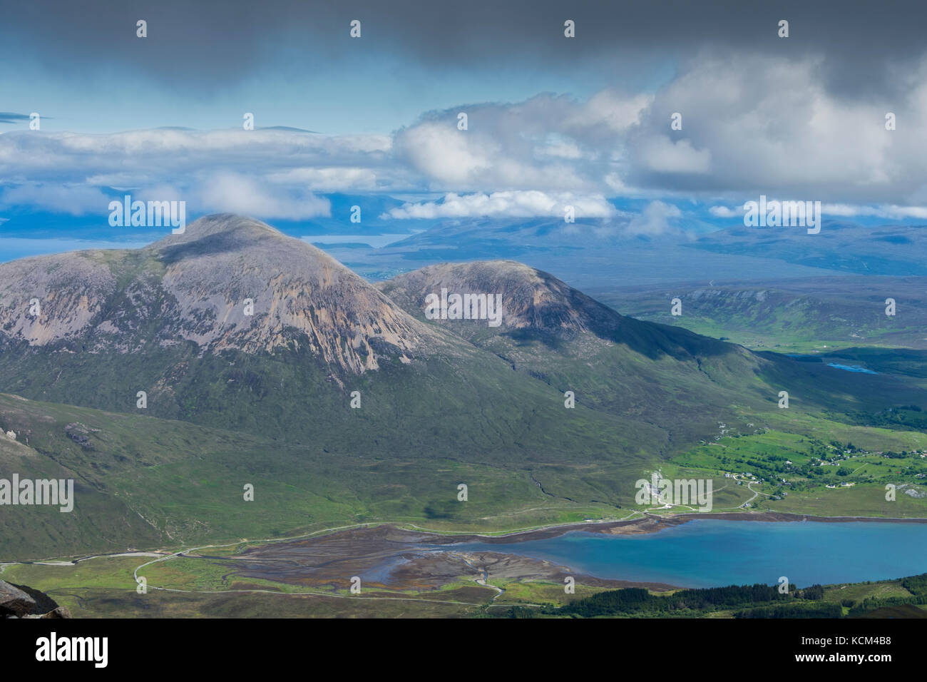 Beinn Dearg Mhór et Beinn na Cailich au-dessus du Loch Slalin, de la crête est de Bla Bheinn, île de Skye, Écosse, Royaume-Uni. Banque D'Images