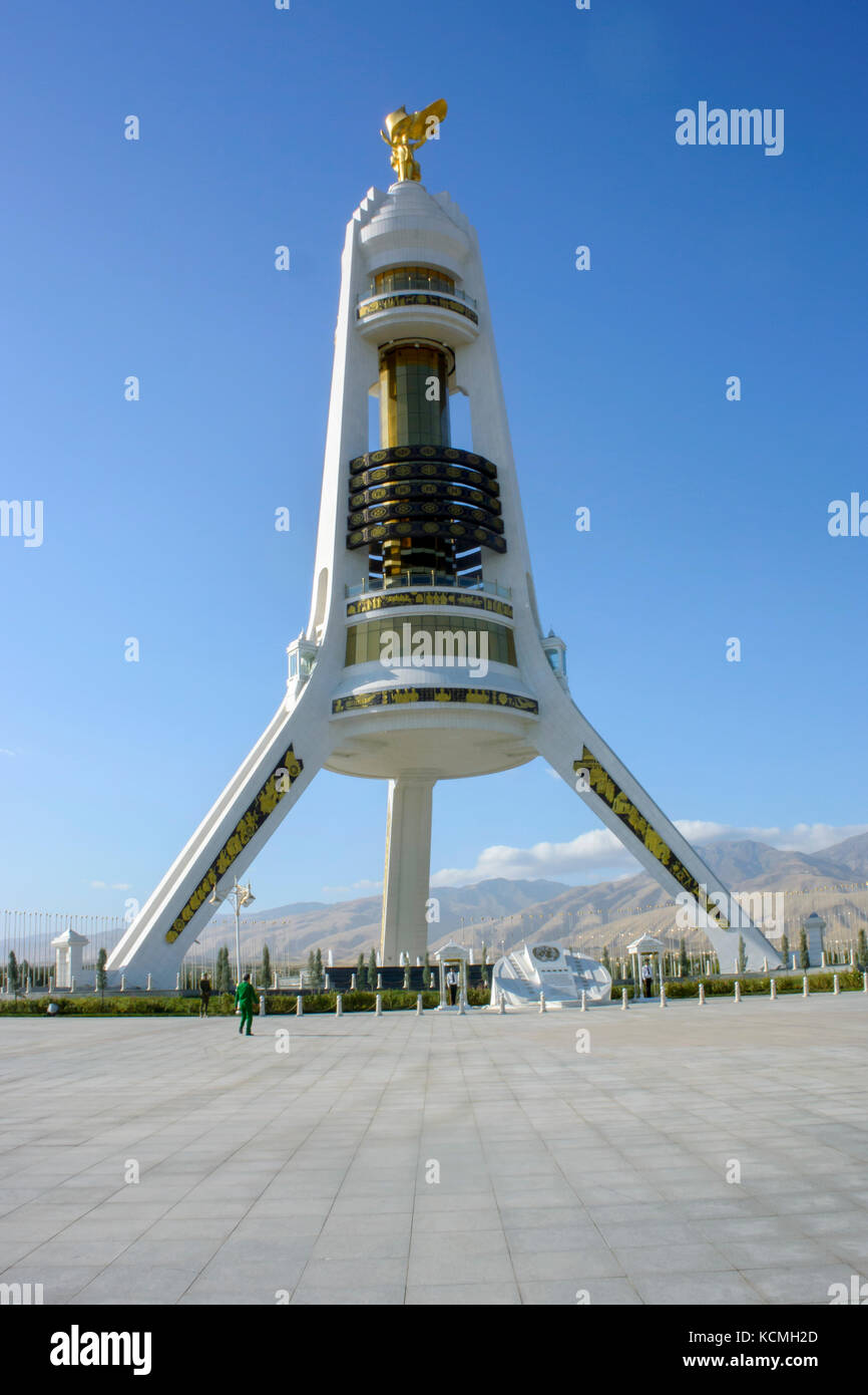 Achgabat Turkm nistan Monument et arche de la neutralit Photo