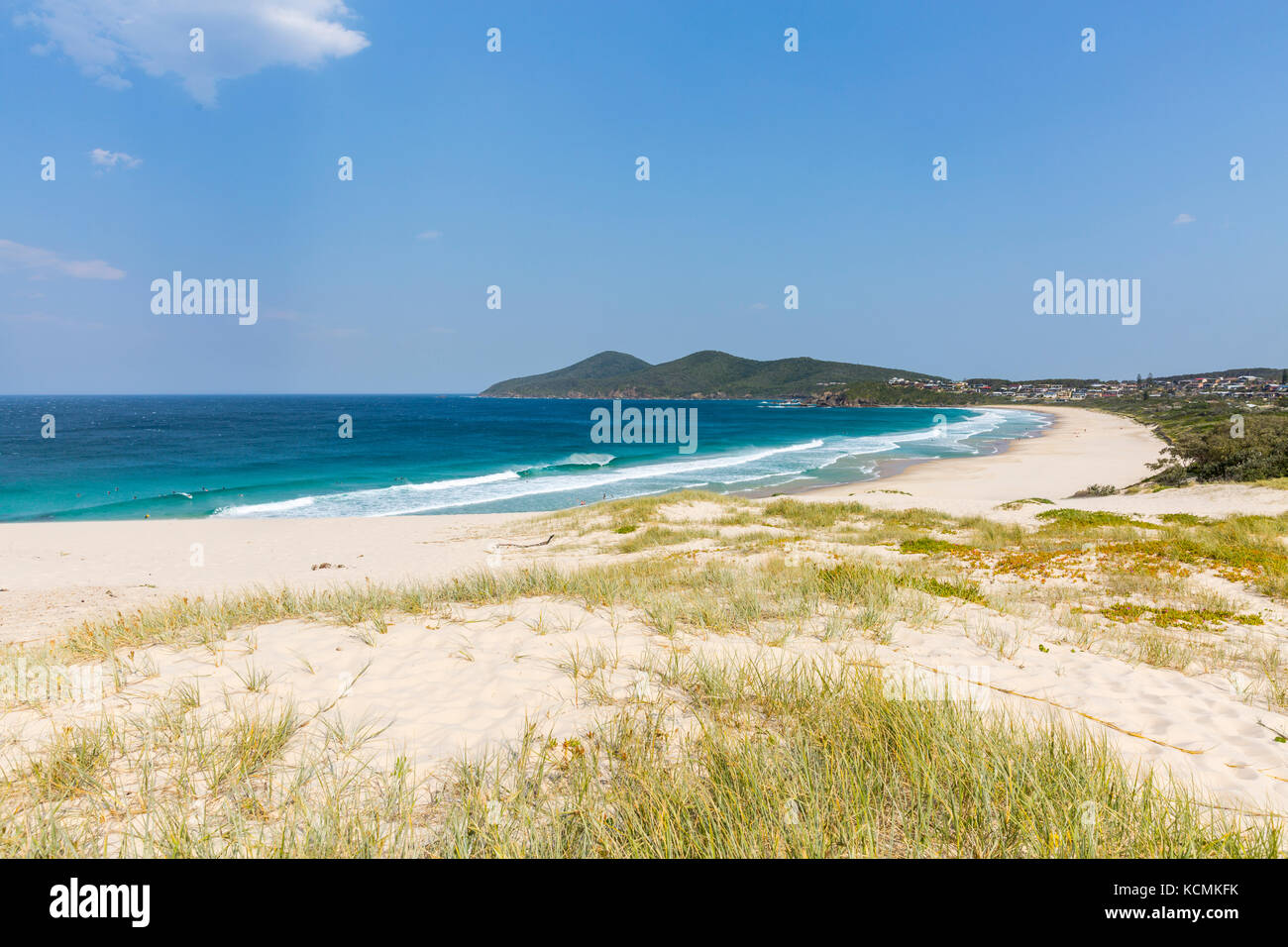 Belle journée de printemps à un mile Beach, près de Forster sur la côte de Nouvelle-Galles du Sud, la plage est célèbre pour sa grande colline dune de sable,l'Australie Banque D'Images