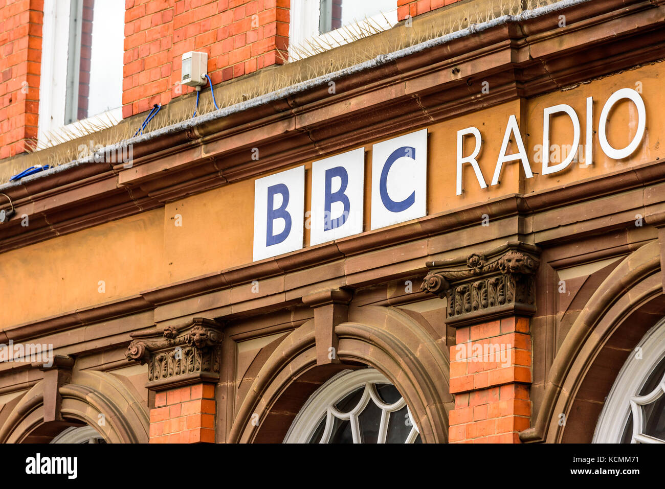 Northampton UK 5 octobre 2017 : logo BBC Radio dans le centre-ville de Northampton. Banque D'Images