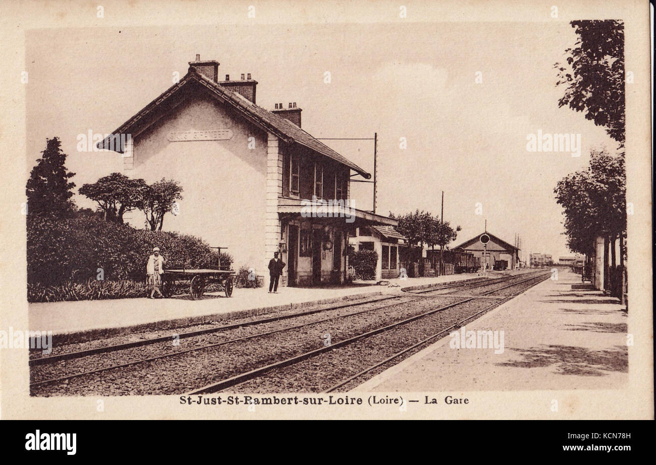Cette image capture la Gare, la gare de Rambouillet-sur-Loire, mettant en valeur son architecture et l'importance de la plaque tournante des transports dans l'infrastructure locale. Il reflète l'histoire ferroviaire française. Banque D'Images